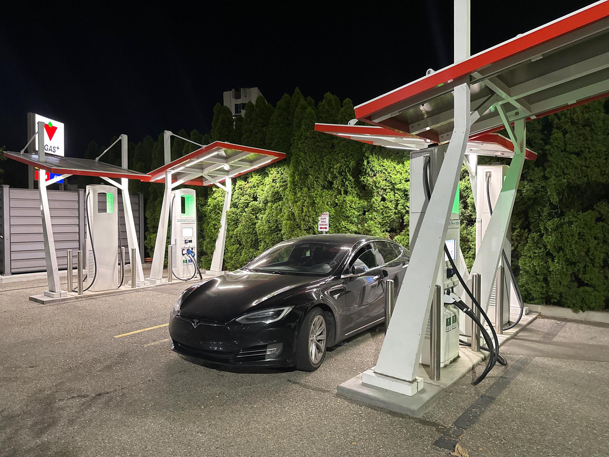 Canadian Tire Kelowna Kelowna, BC EV Station