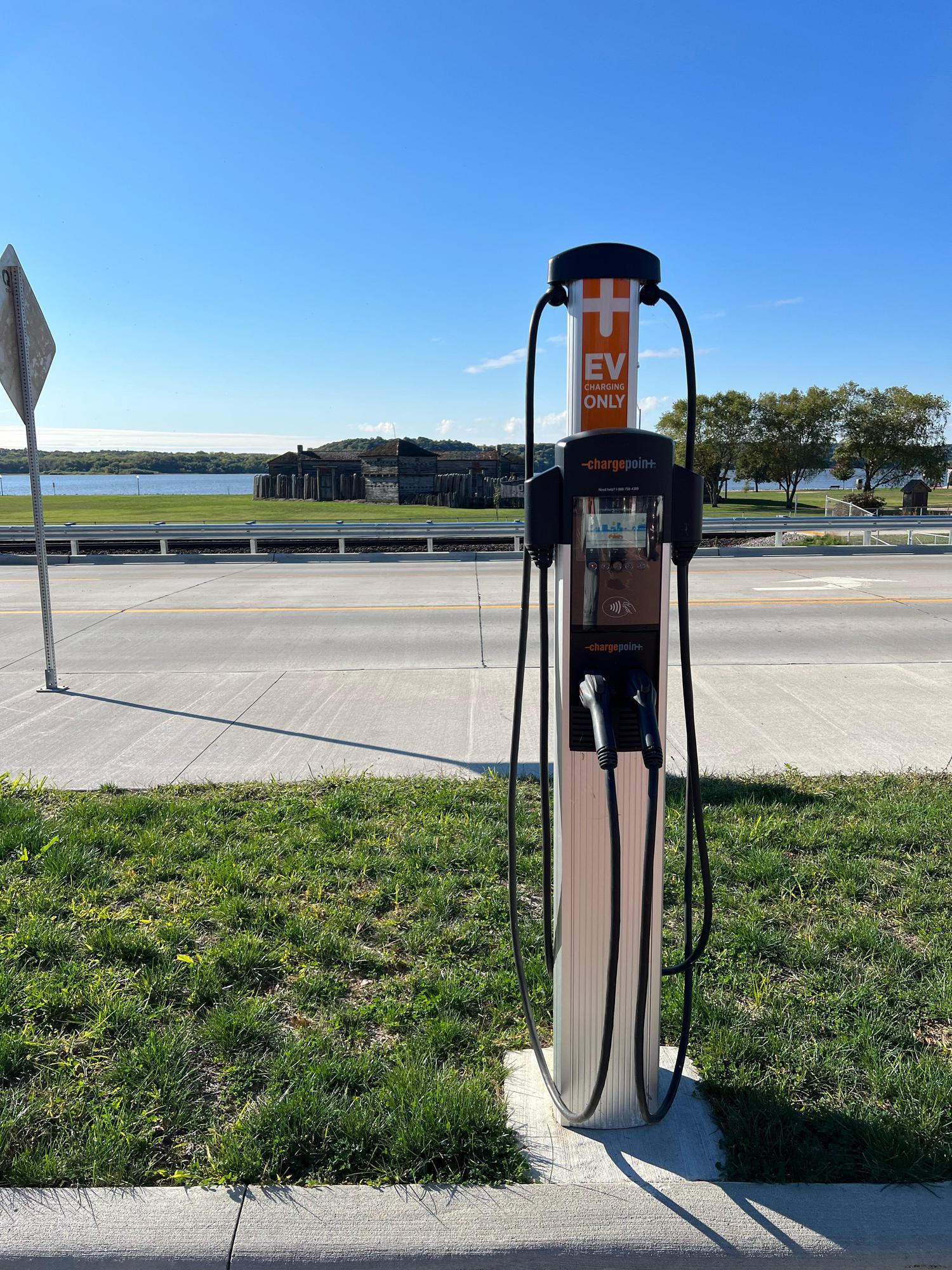 Fort Madison Public Lot Fort Madison, IA EV Station