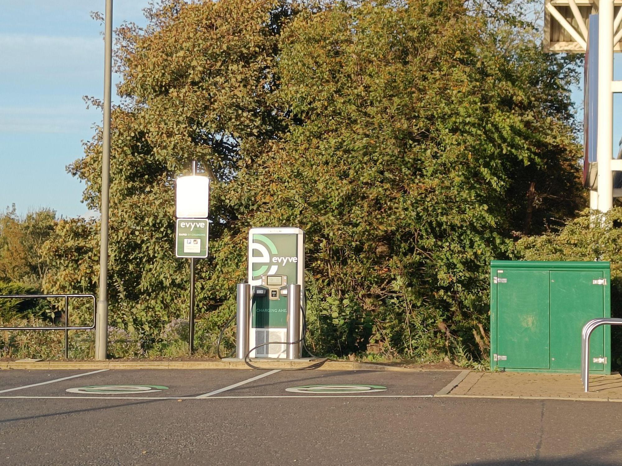 Straiton Retail Park B&M Edinburgh, Scotland EV Station