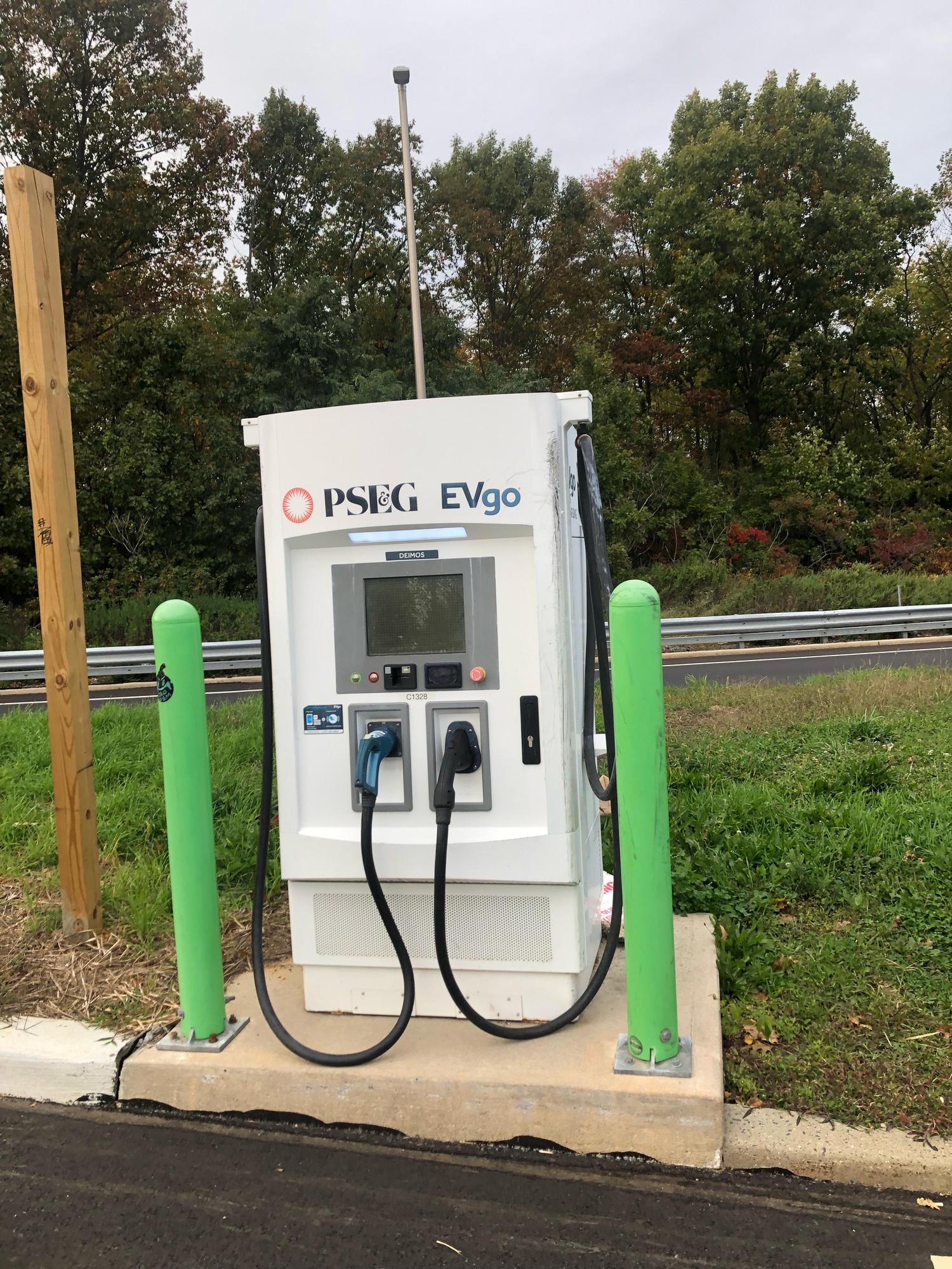 Molly Pitcher Service Area (2) Cranbury, NJ EV Station