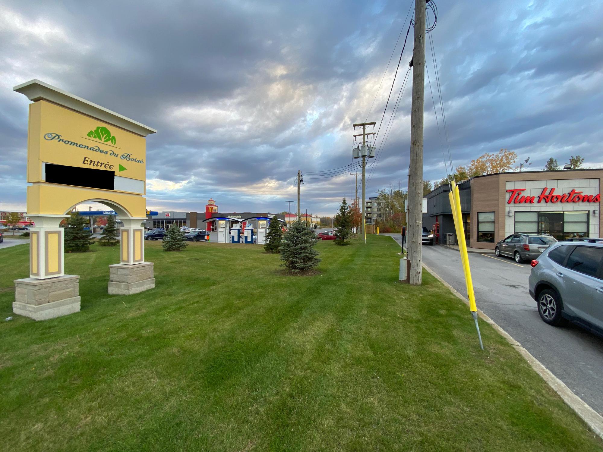 CoucheTard Laval, QC EV Station