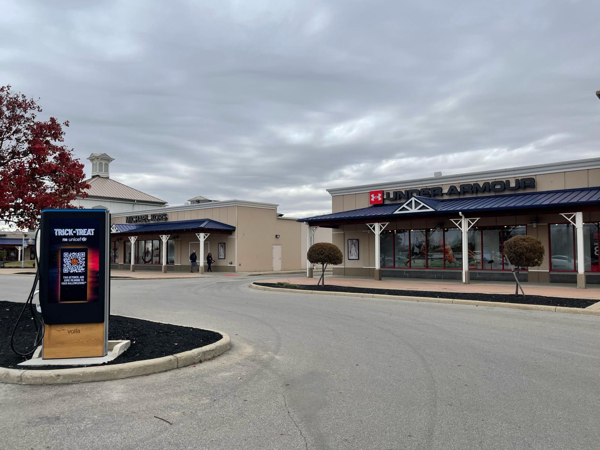 Destination Outlets Under Armour Jeffersonville, OH EV Station