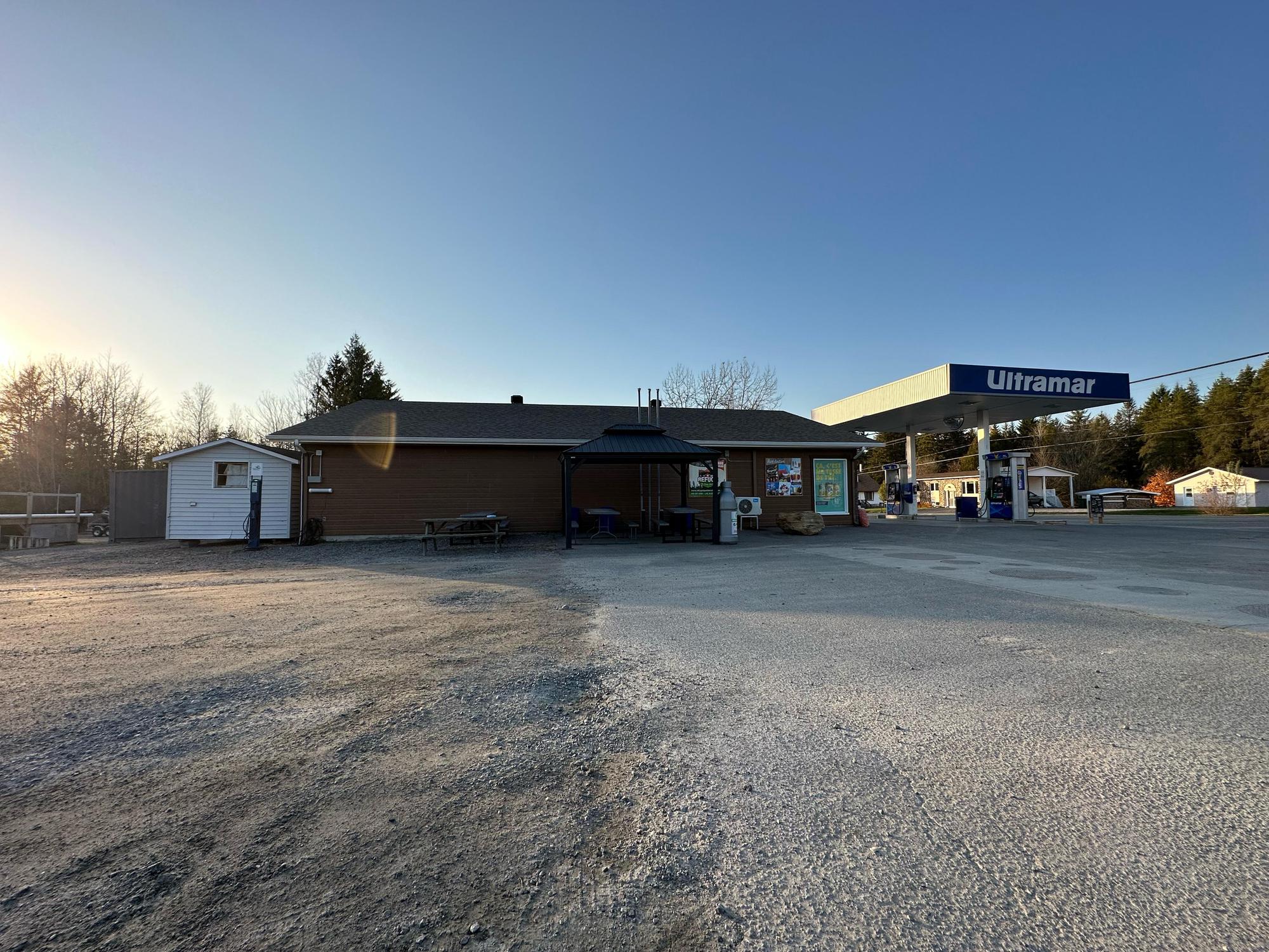 Ultramar Le Relais des Sablois LacauxSables, QC EV Station