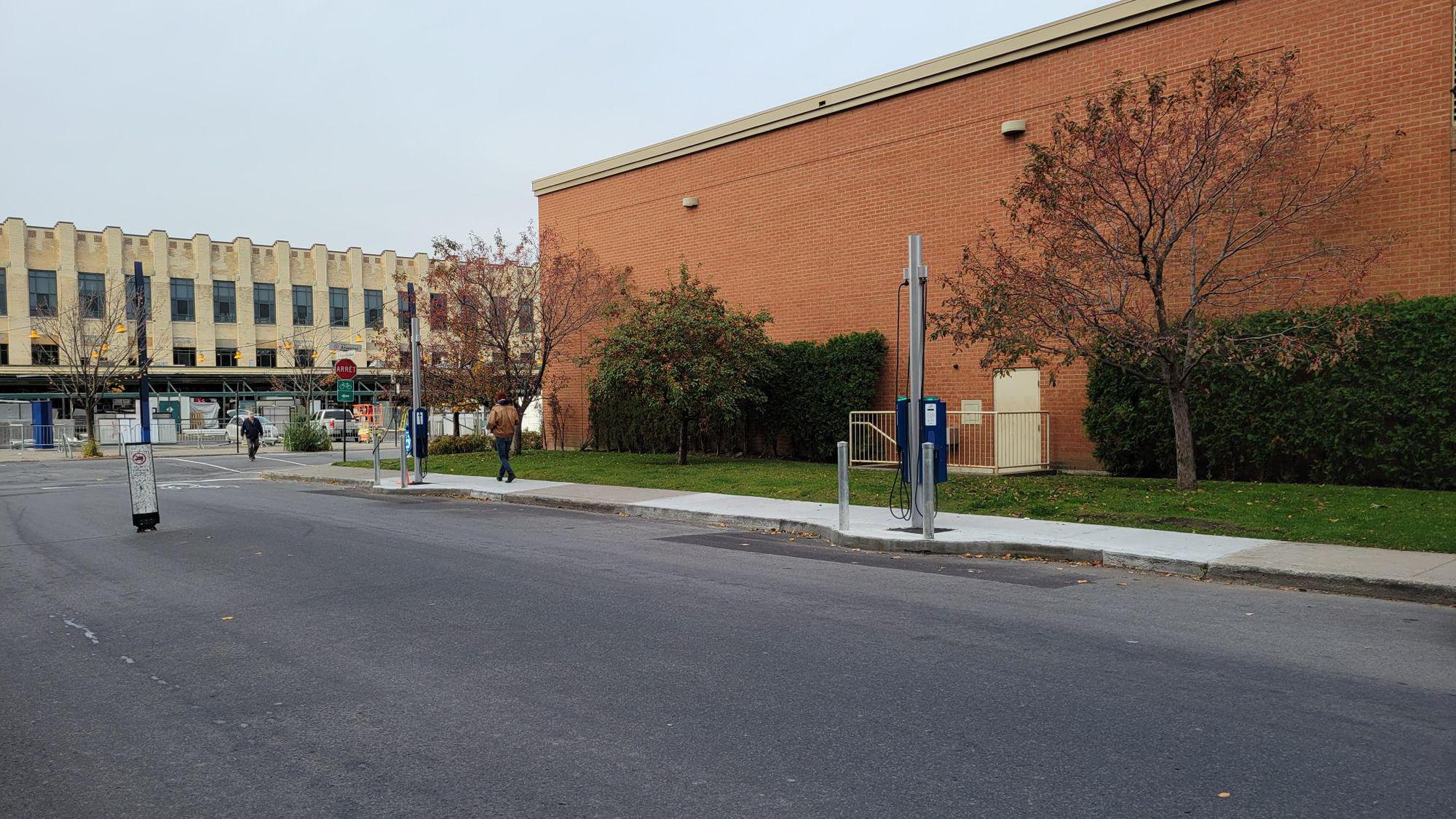 2700 RufusRockhead Montréal, QC EV Station