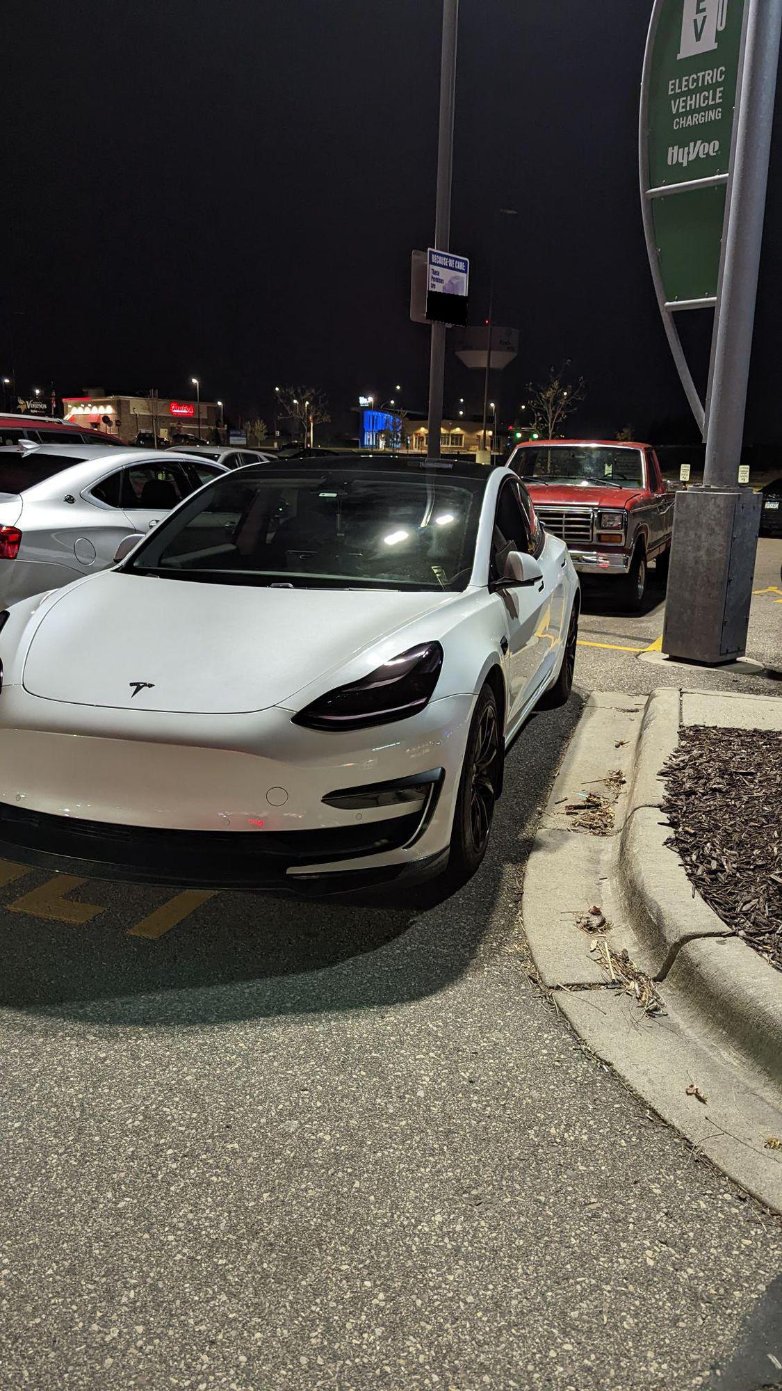 HyVee Lakeville Lakeville, MN EV Station