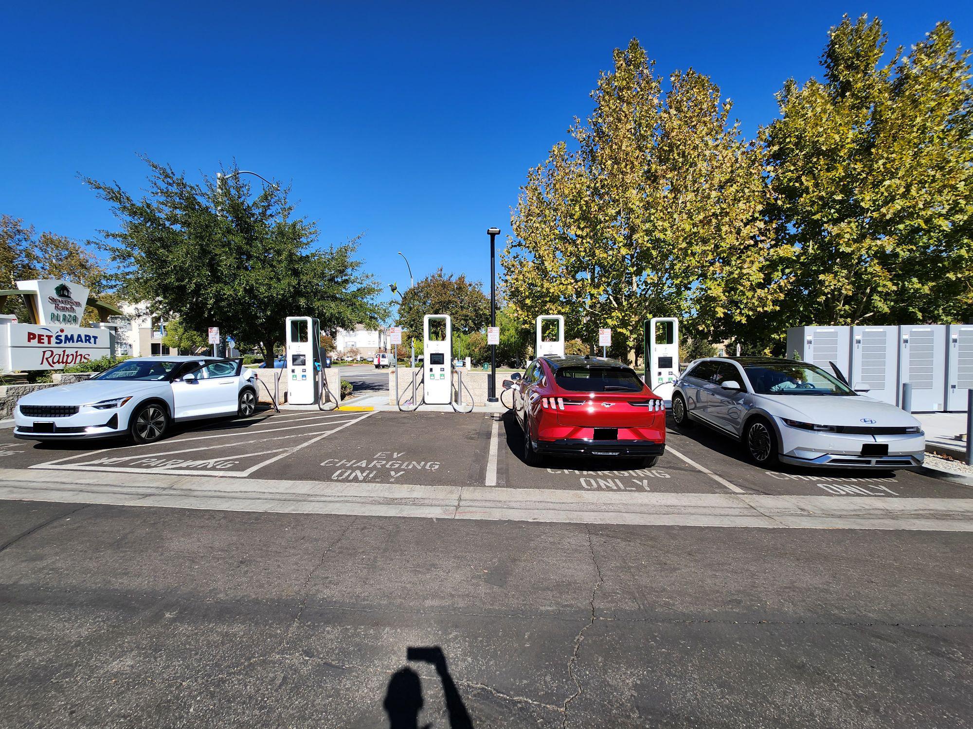 Stevenson Ranch Plaza Stevenson Ranch, CA EV Station
