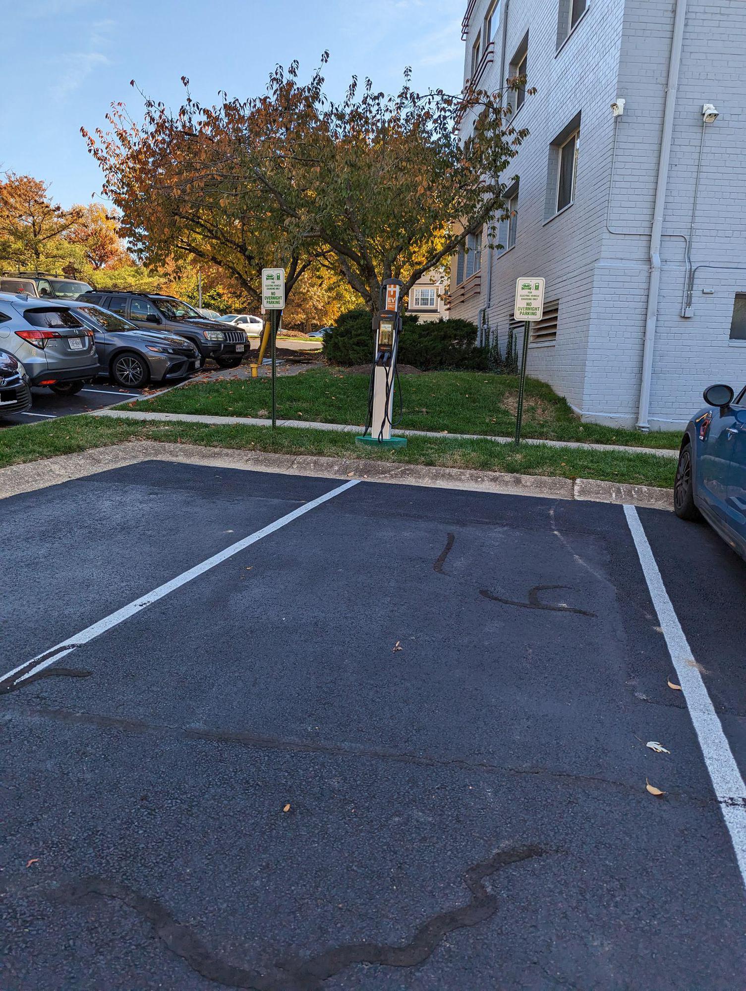Stratton House Condominiums Arlington, VA EV Station