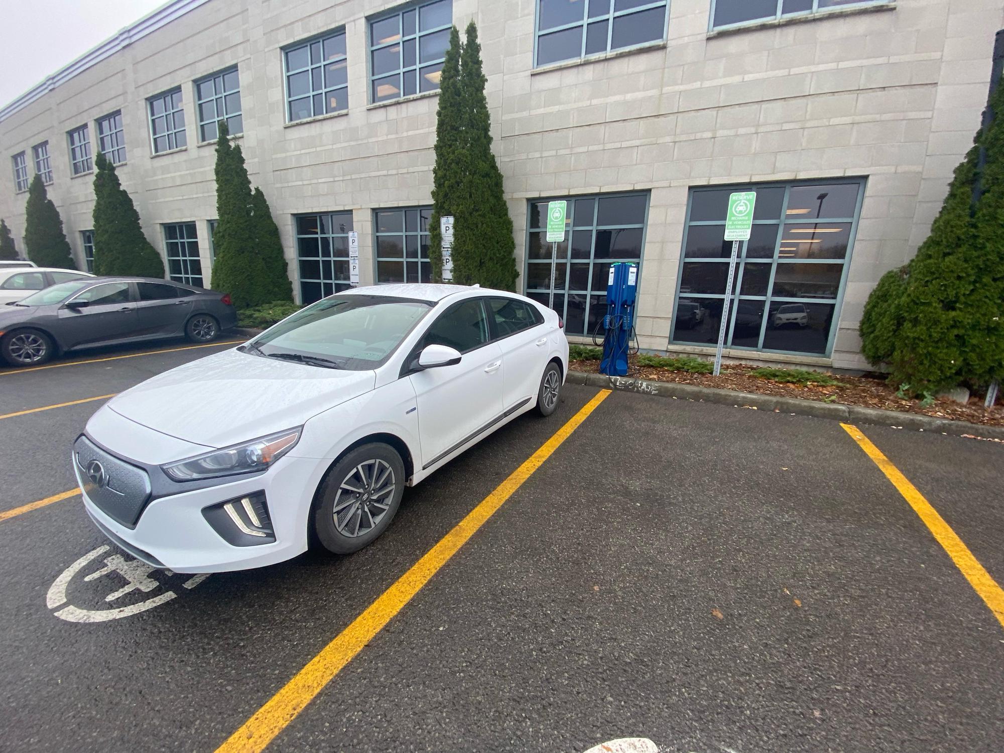 Service Canada SainteThérèse, QC EV Station