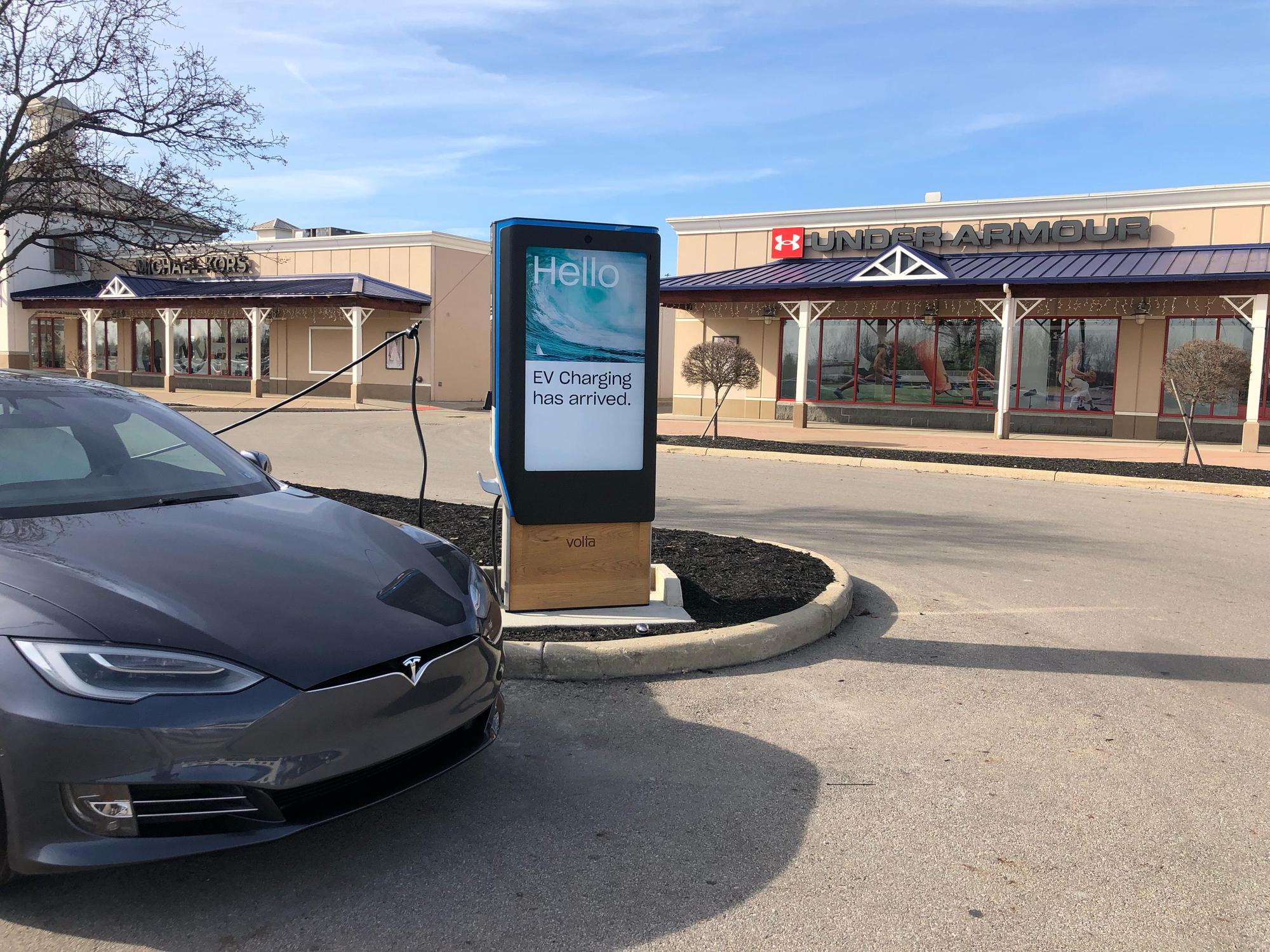 Destination Outlets Under Armour Jeffersonville, OH EV Station