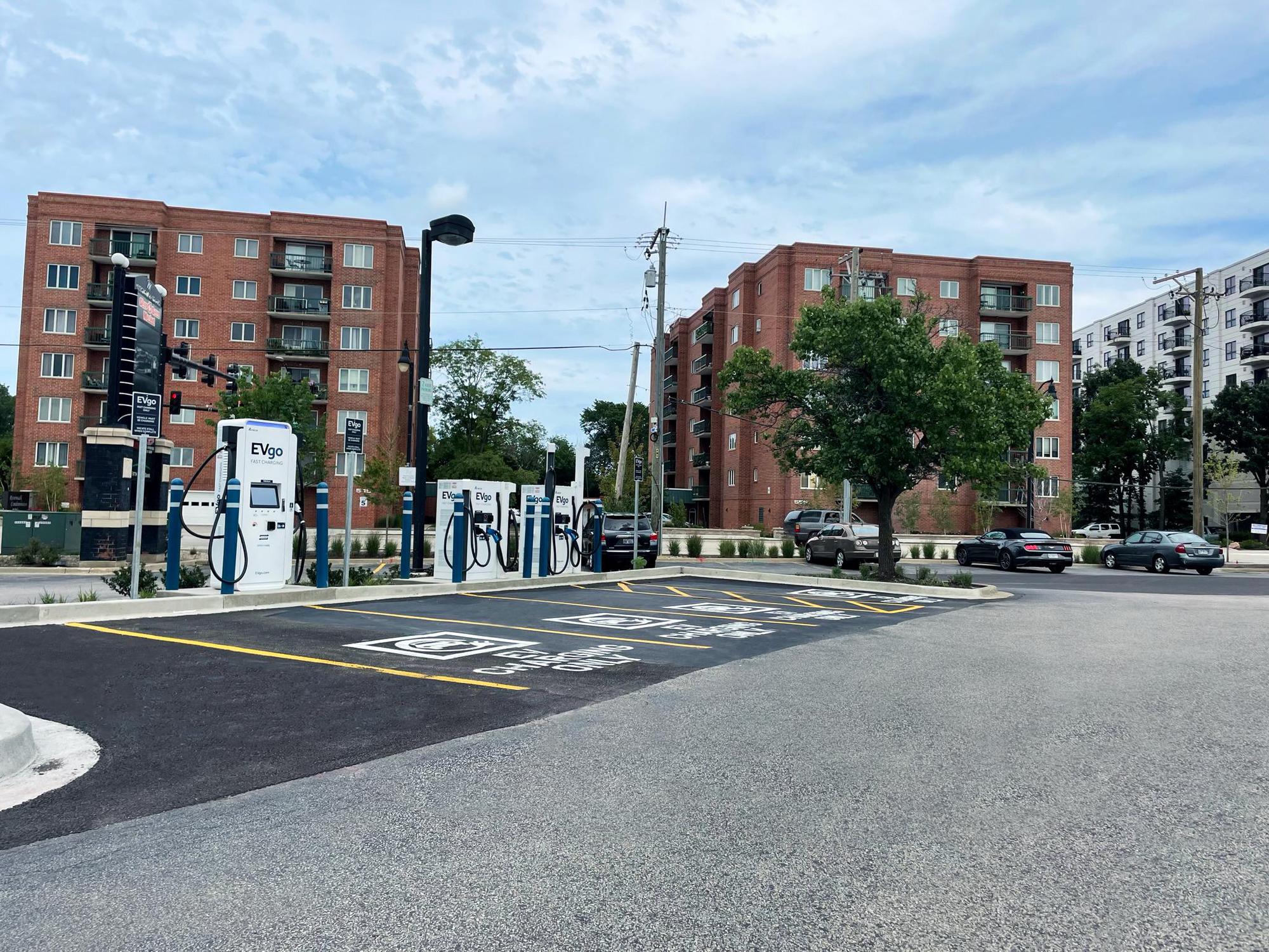 Metropolitan Square Des Plaines, IL EV Station