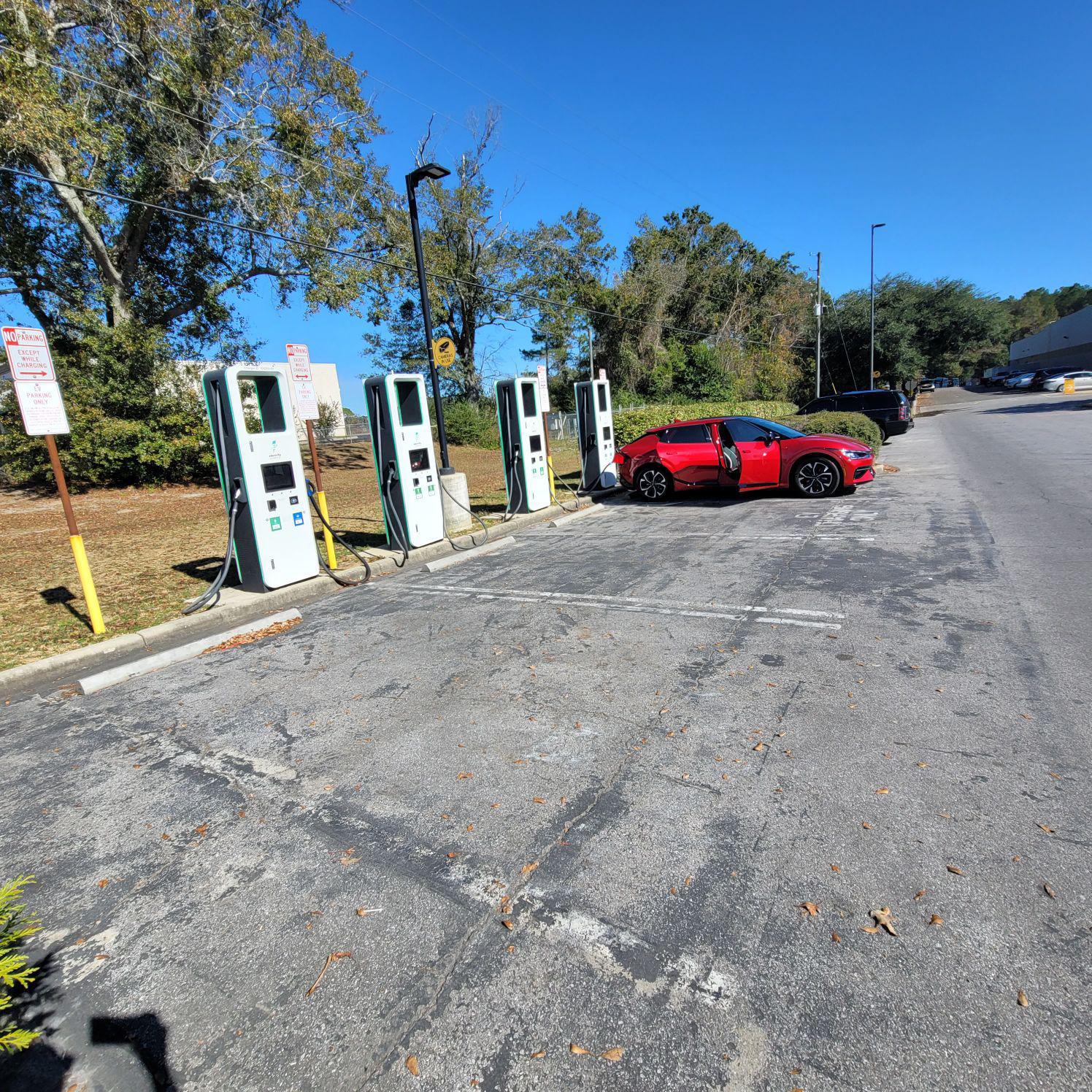 Walmart Supercenter Chipley, FL EV Station
