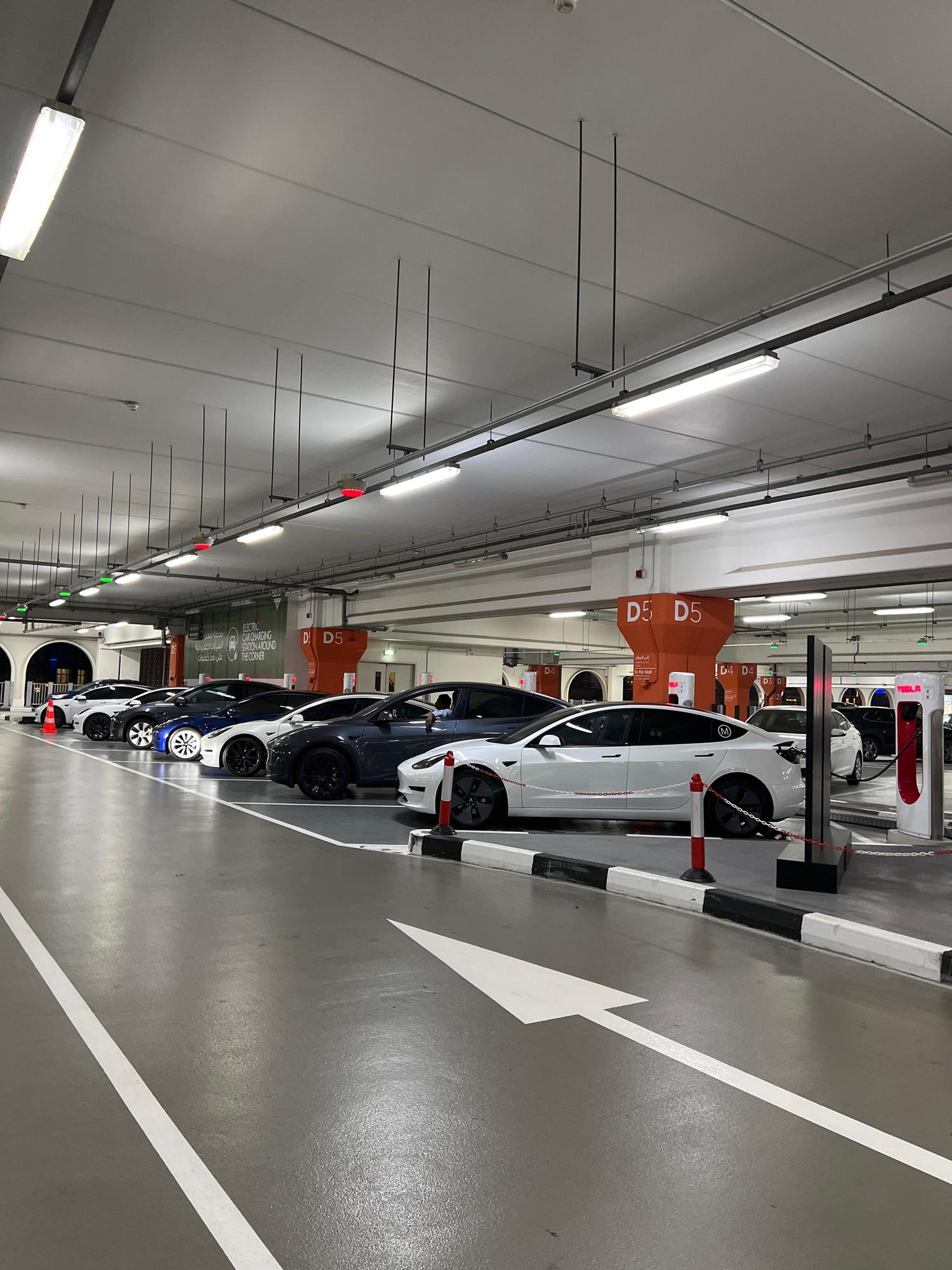 Mall of Emirates Supercharger Dubai, Dubai EV Station