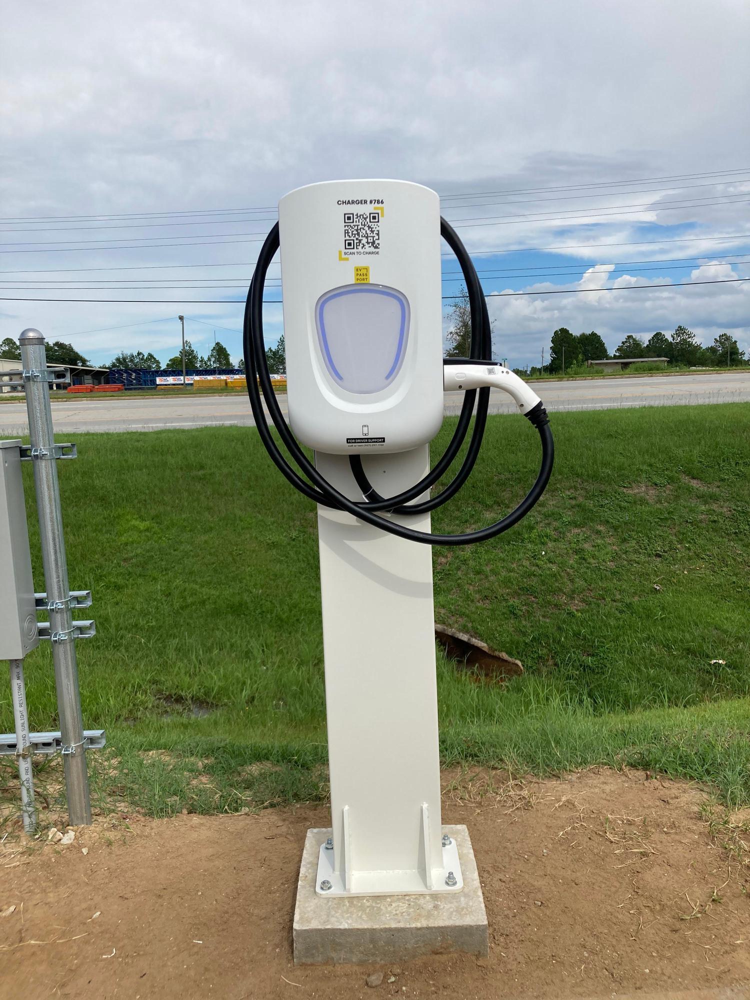 Days Inn & Suites by Wyndham Swainsboro Swainsboro, GA EV Station