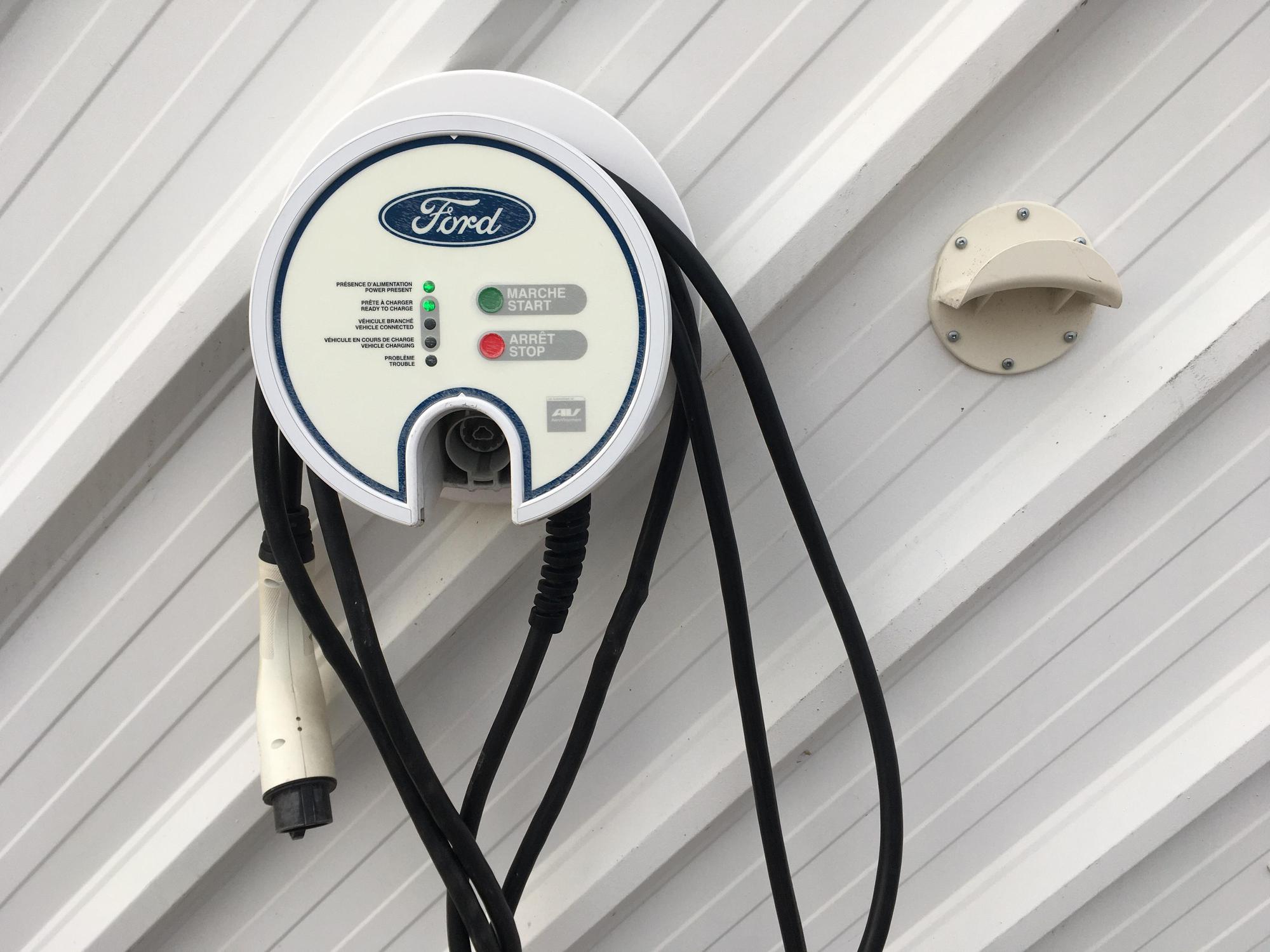 Blackstock Ford Lincoln Orangeville, ON EV Station