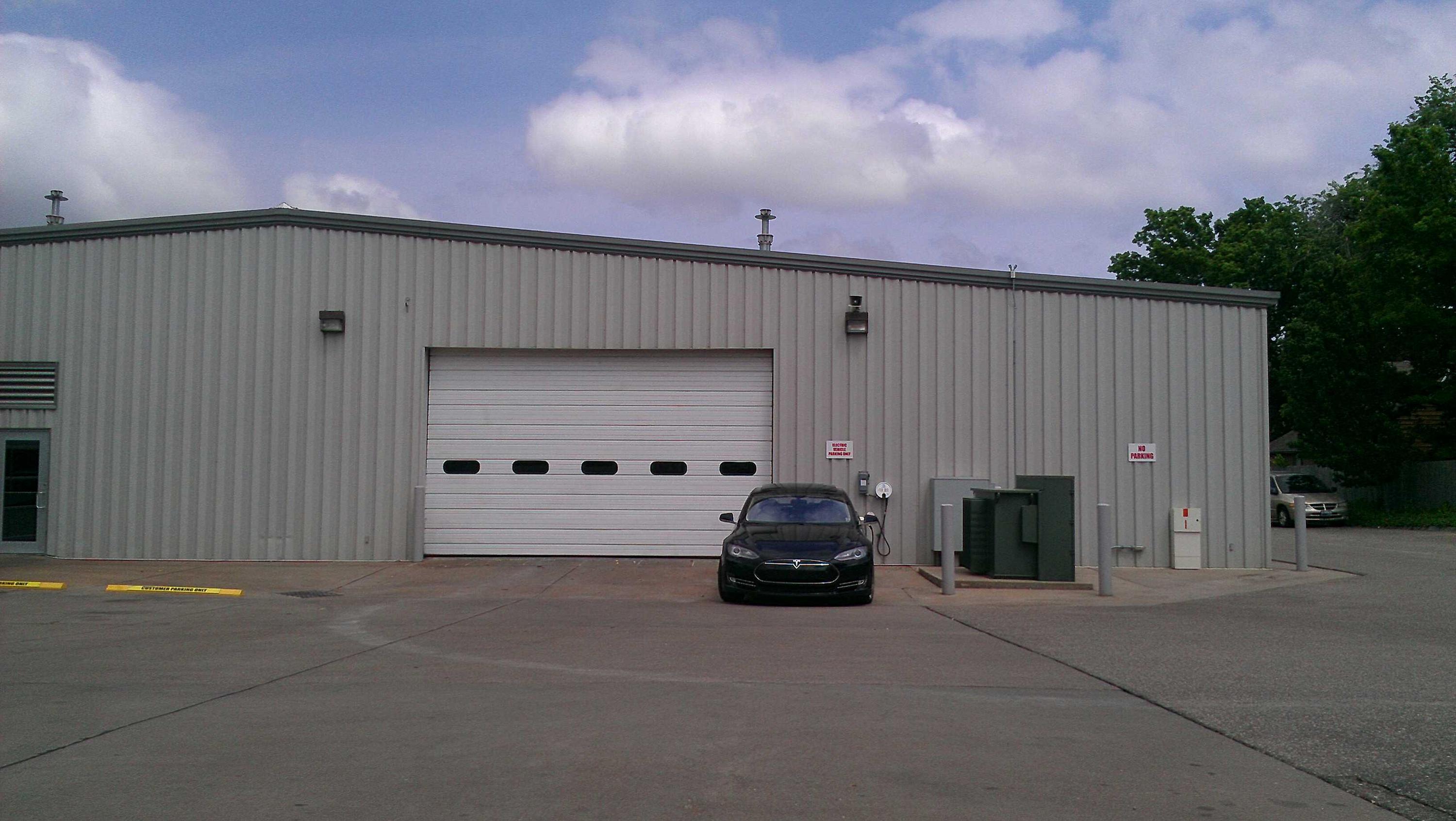 Briggs Auto Group Manhattan, KS EV Station
