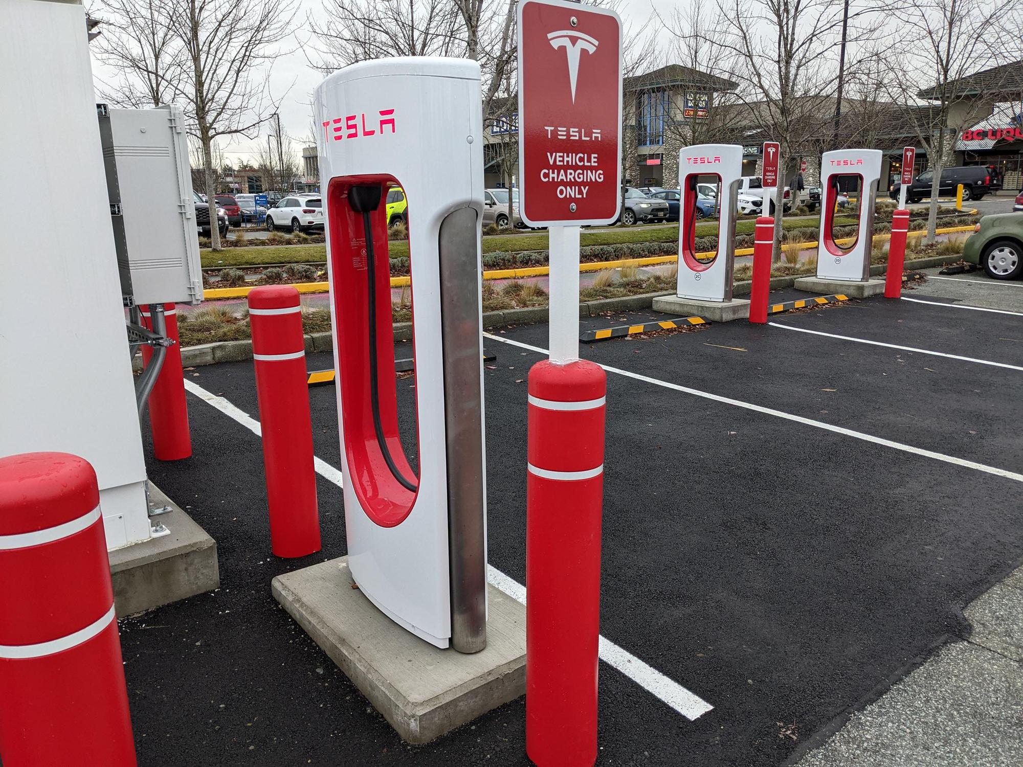 Ironwood Plaza (3) Richmond, BC EV Station