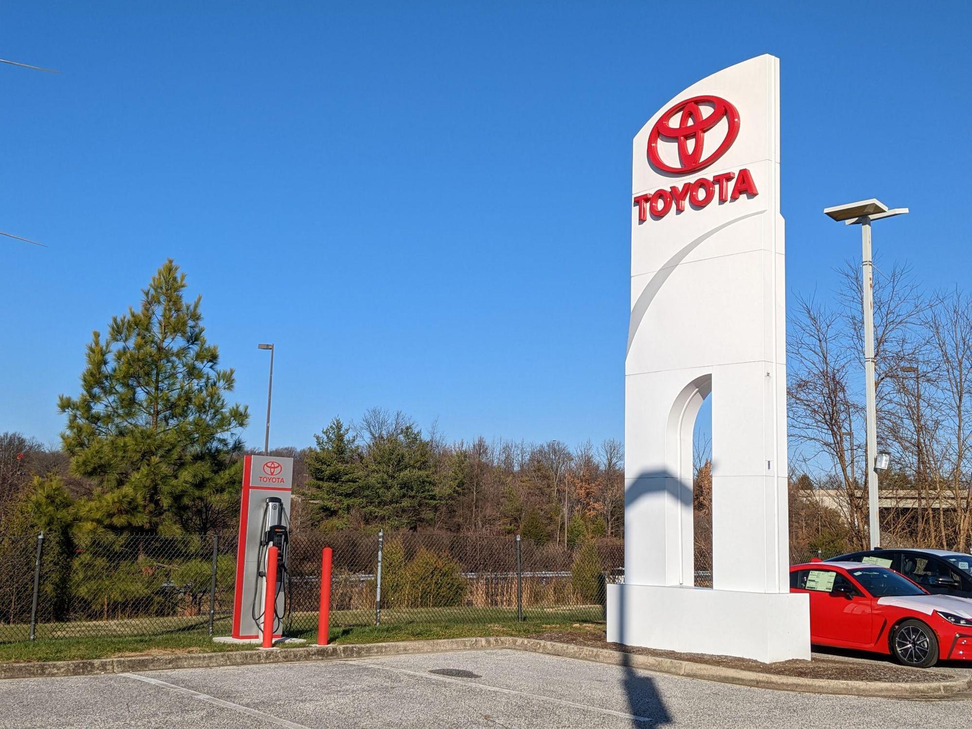 Langway Toyota Of Newport - 8svt6yp
