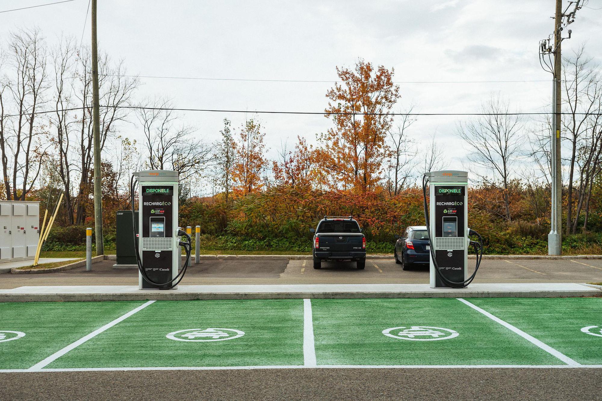 IGA Des Sources Cap Rouge (1) Québec, QC EV Station