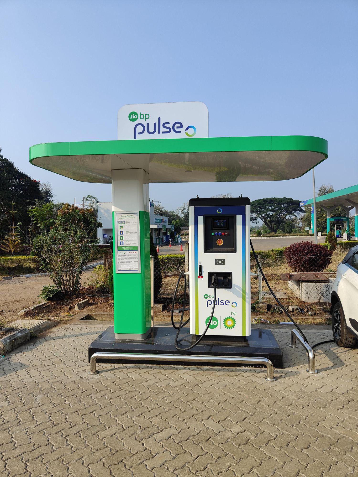 Reliance Petrol Pump Uran Islampur, MH EV Station