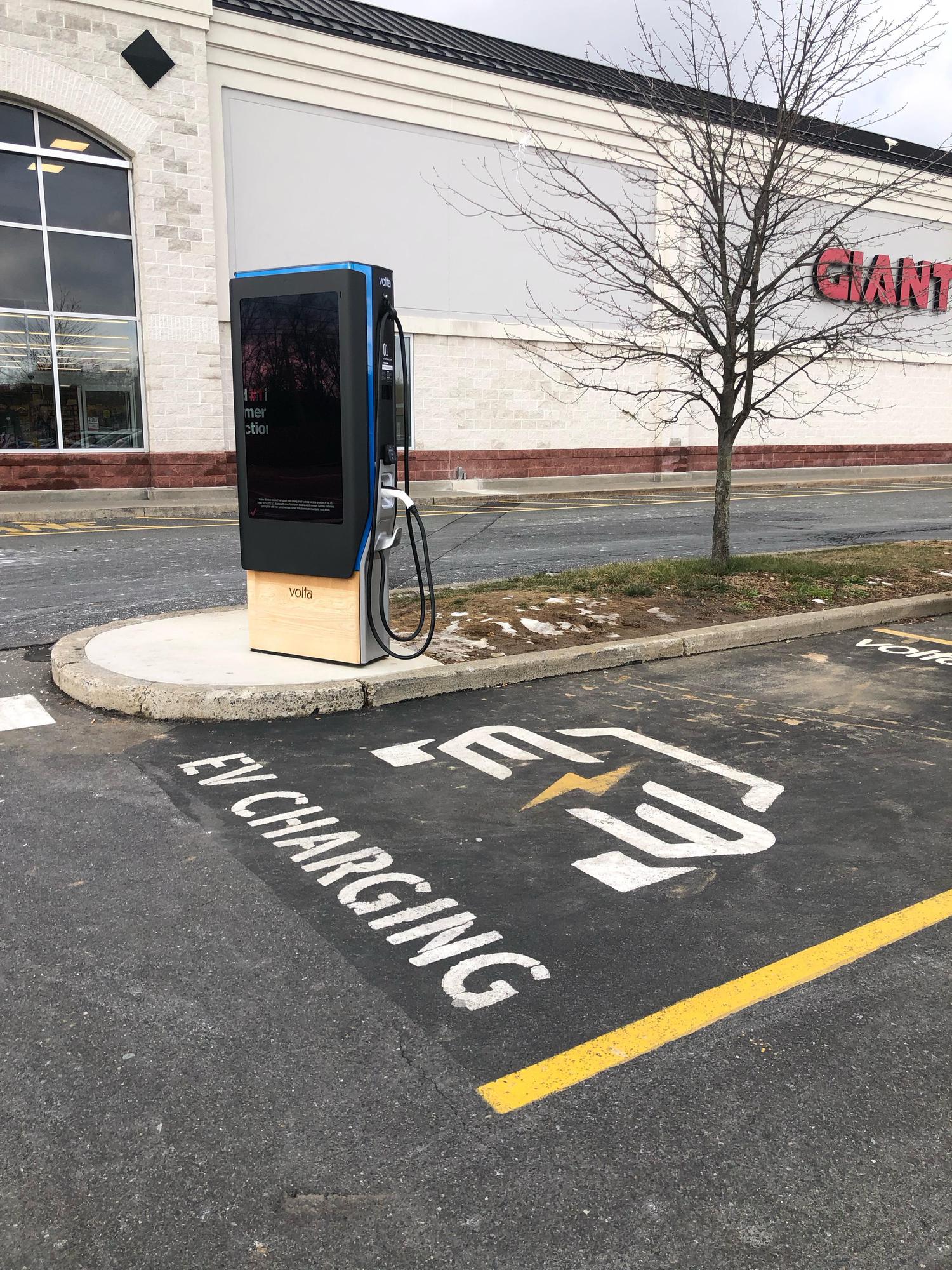 Wind Gap Plaza GIANT Wind Gap, PA EV Station