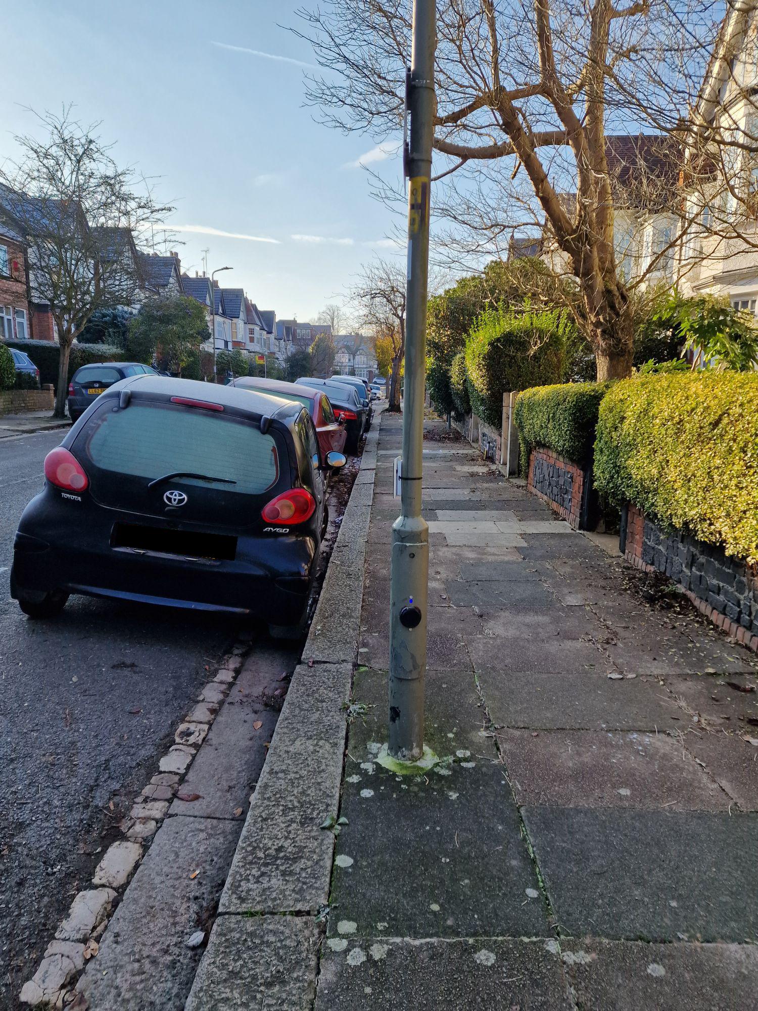 Clifton Ave & Dollis Park Parking 23 Clifton Ave, London N3 1BN, UK