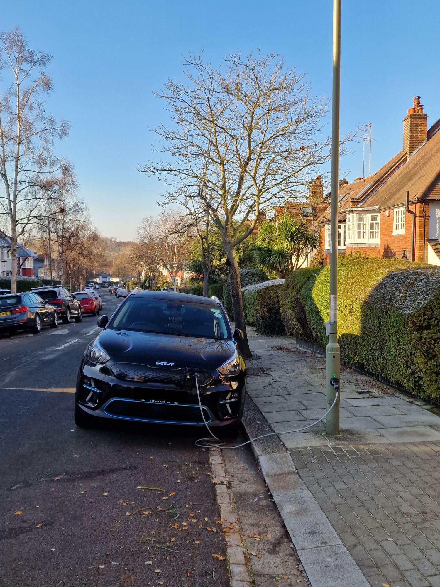 10 Cyprus Avenue Parking 10 Cyprus Avenue, London, N3 1ST, GBR EV