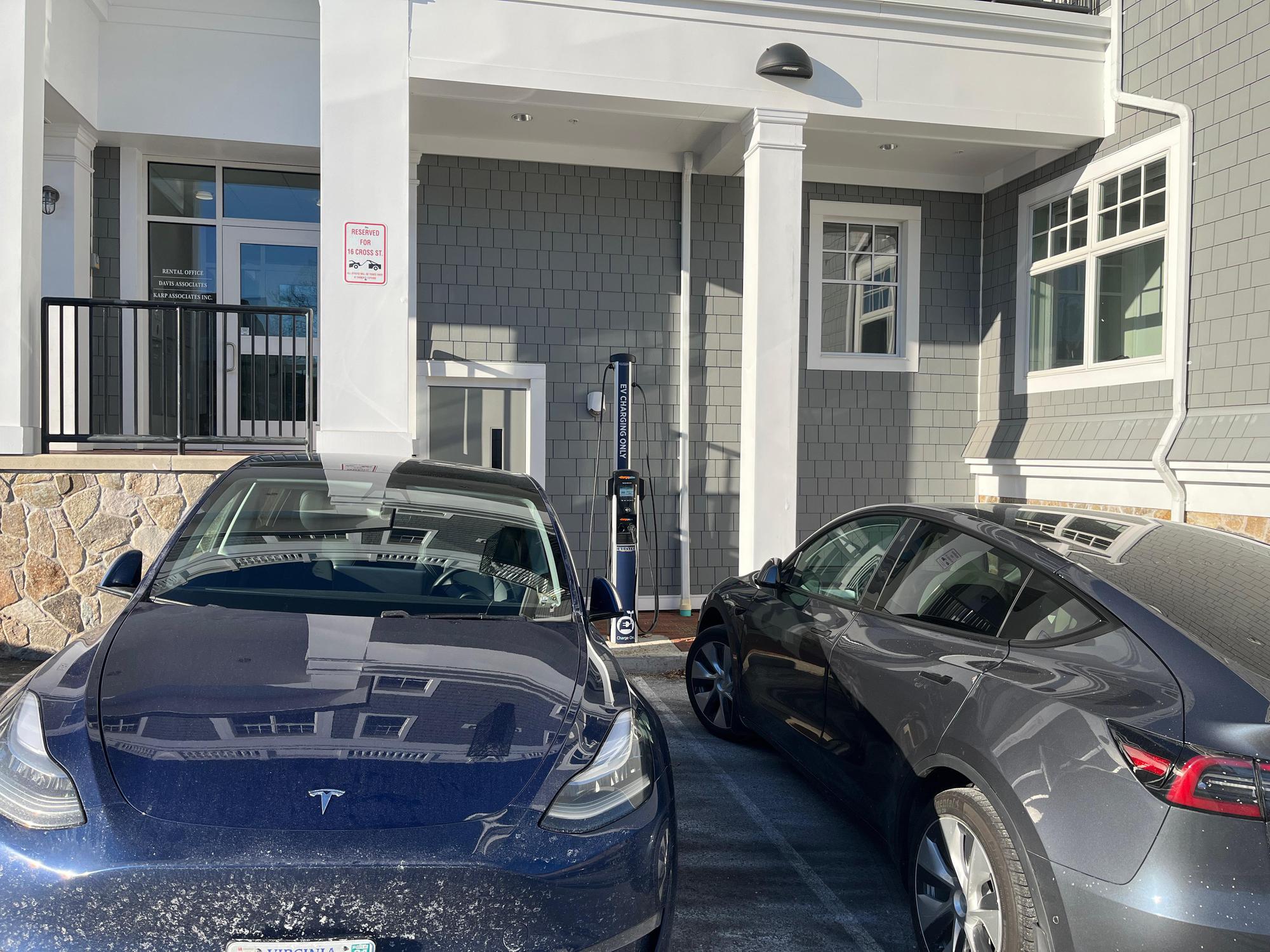 The Crossing New Canaan, CT EV Station