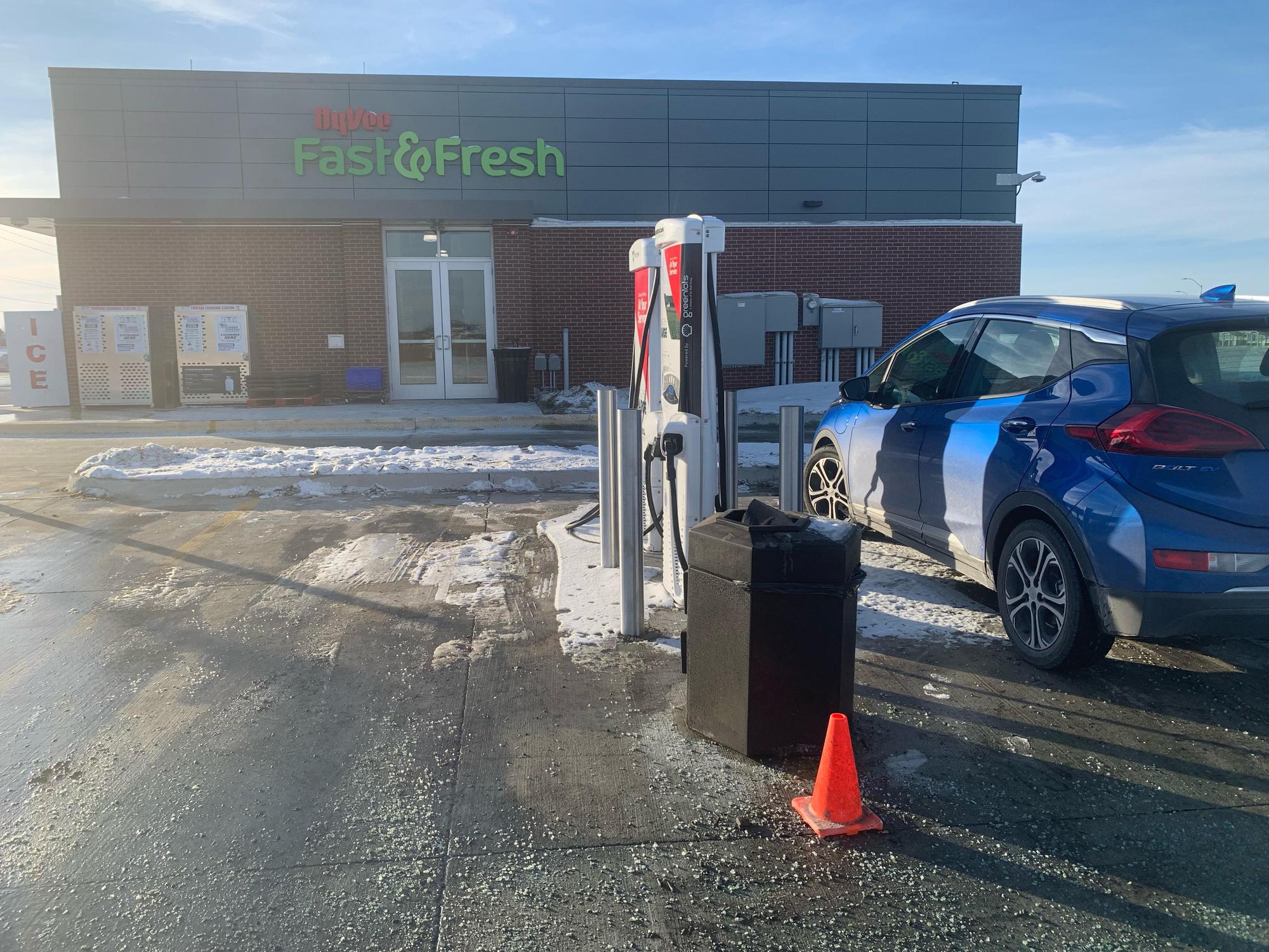HyVee Fast & Fresh Waukee, IA EV Station