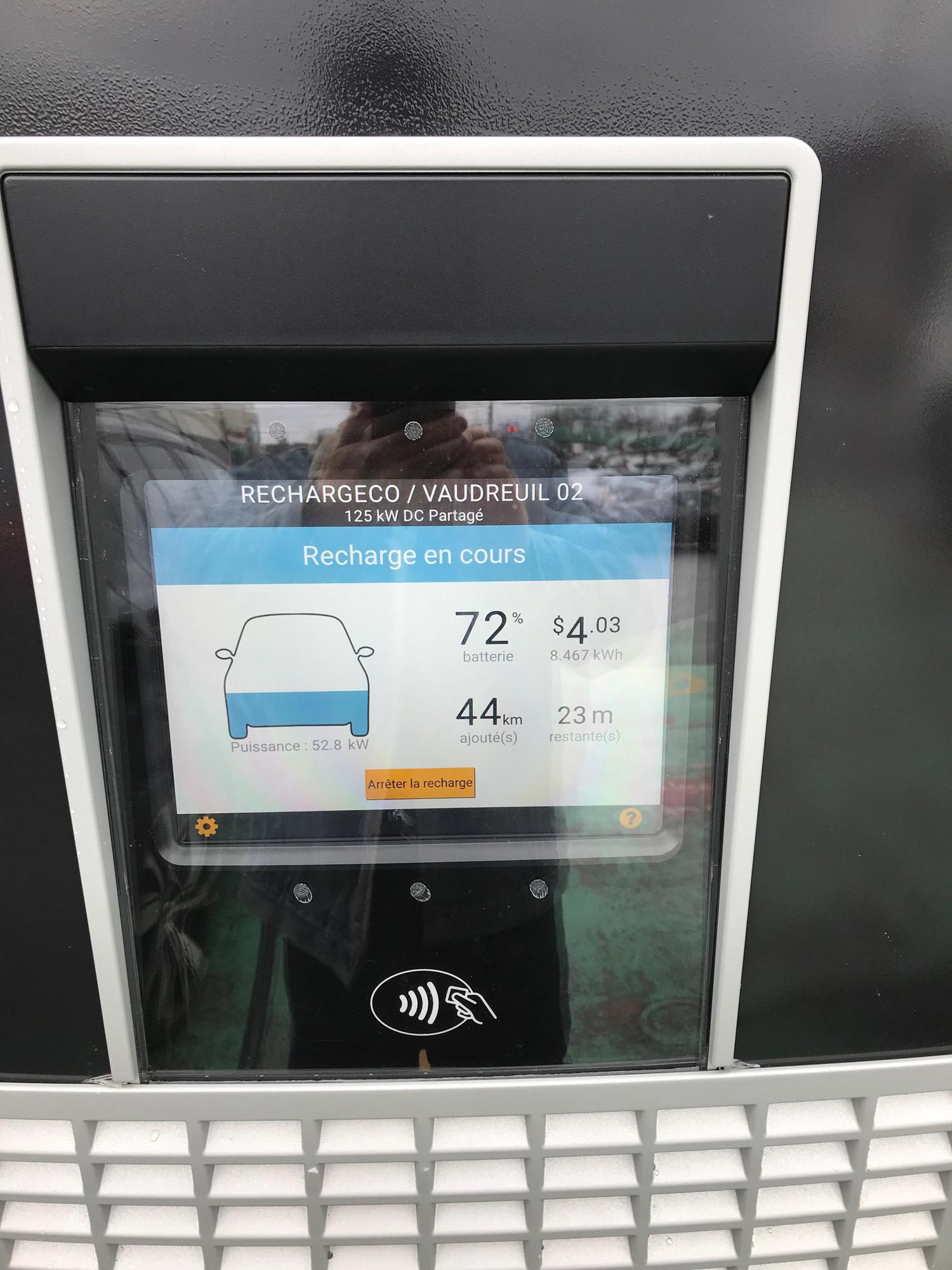 IGA Extra Famille Viau VaudreuilDorion, QC EV Station