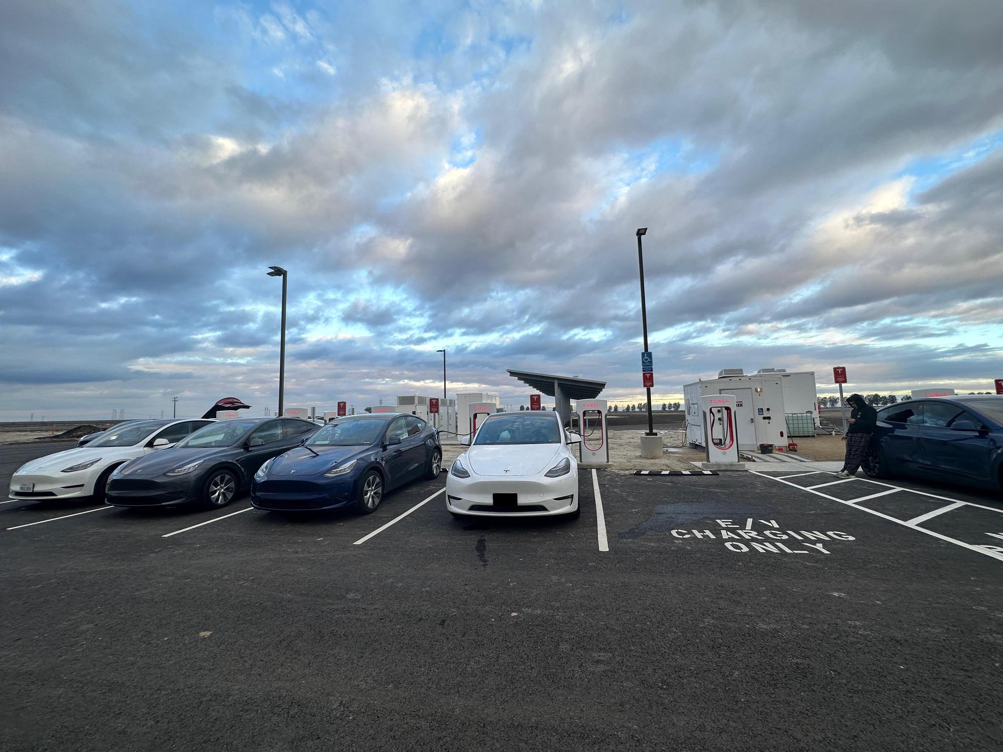 Buttonwillow Fuel Center Buttonwillow, CA EV Station