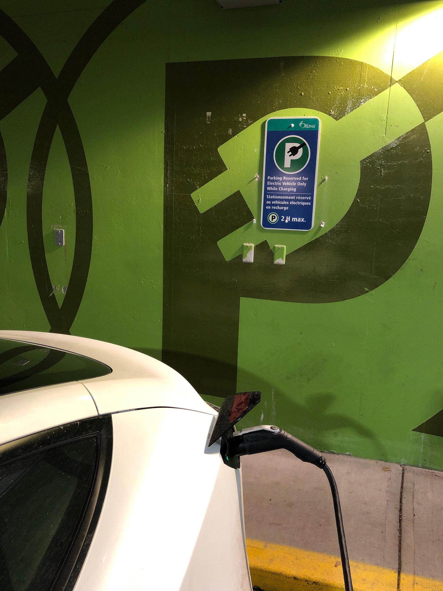 2nd Ave Parking Garage Ottawa, ON EV Station