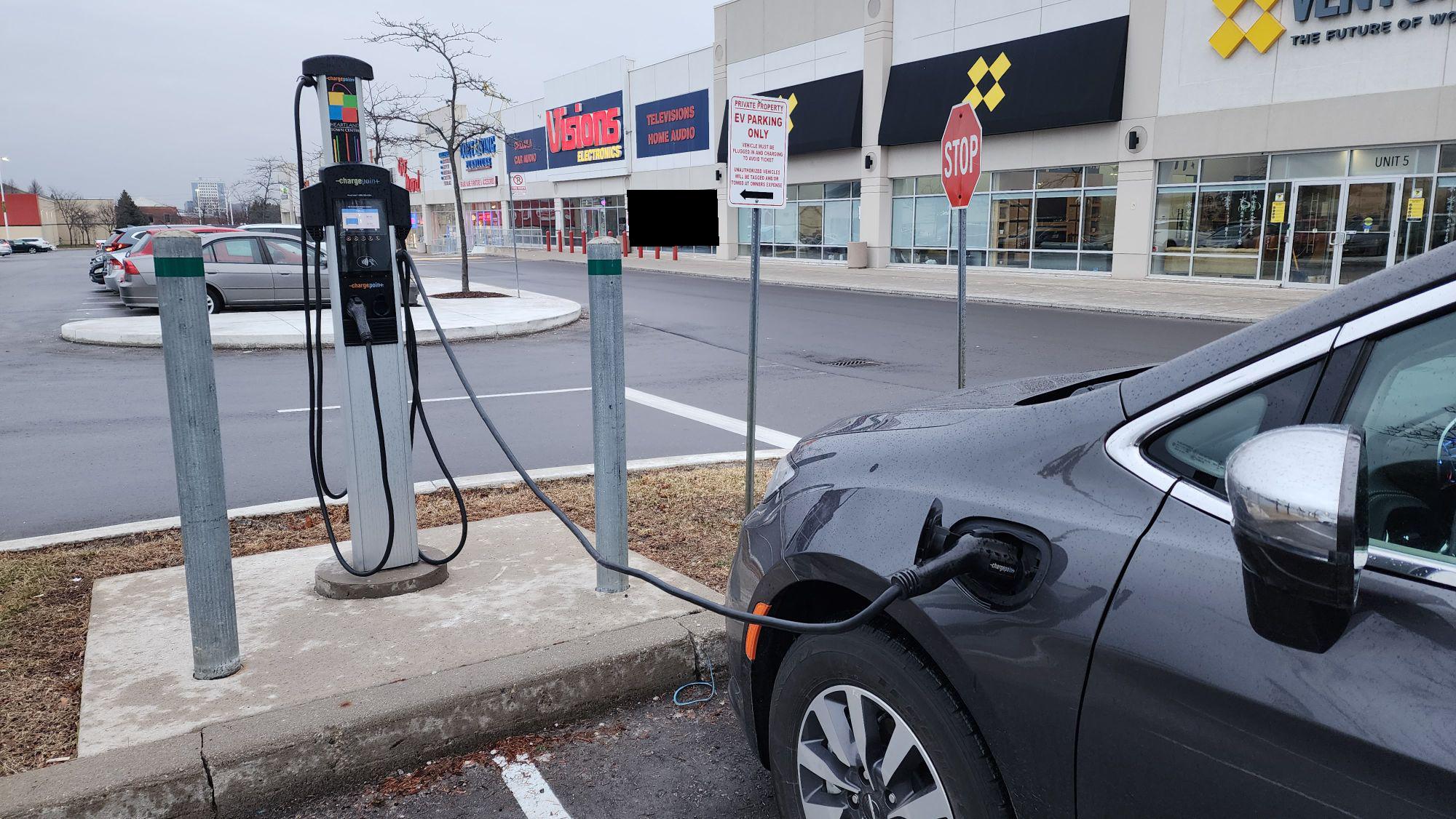 Heartland Shopping Center Party City Mississauga, ON EV Station