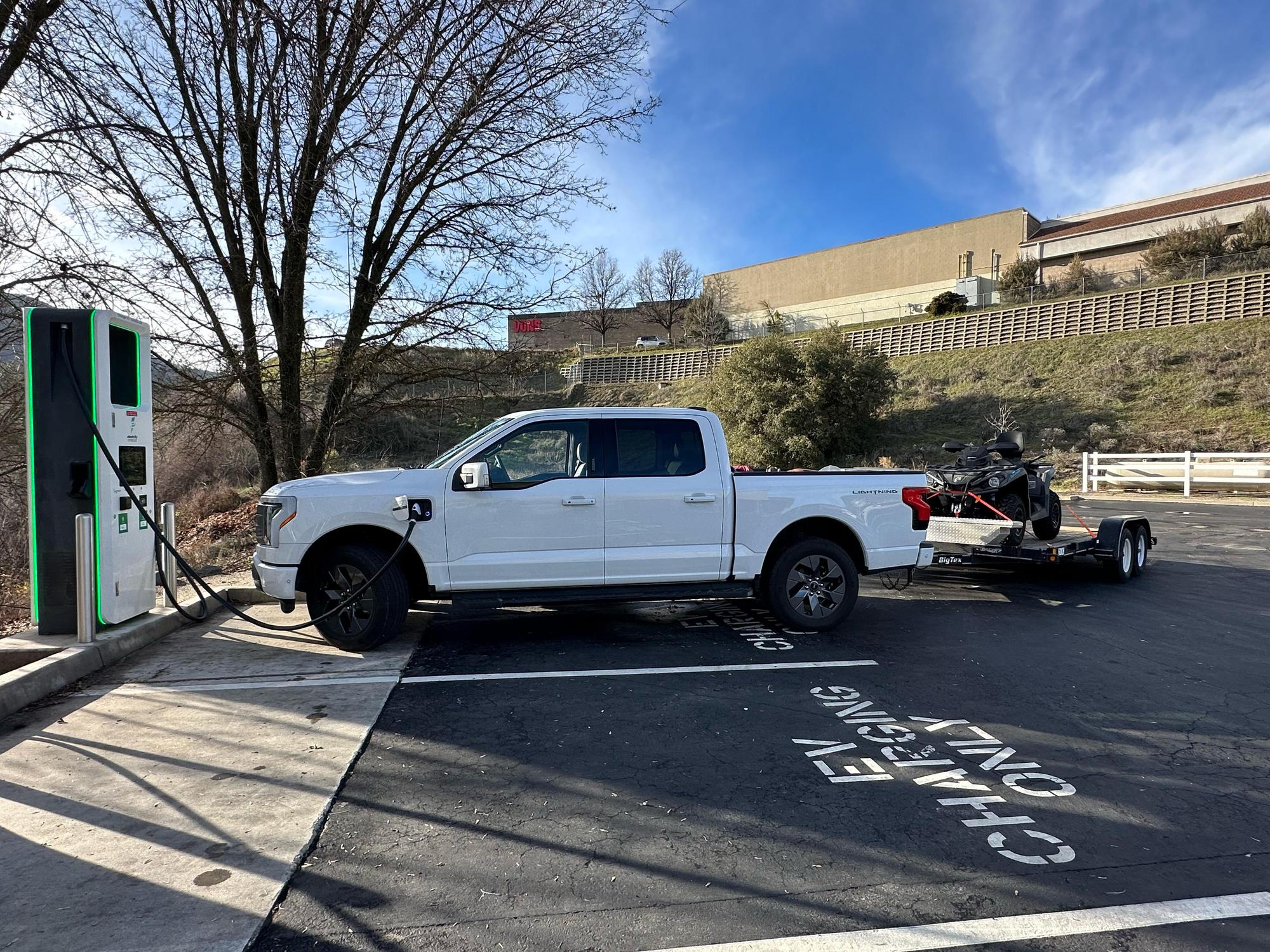Central Valley Bank Oakhurst, CA EV Station