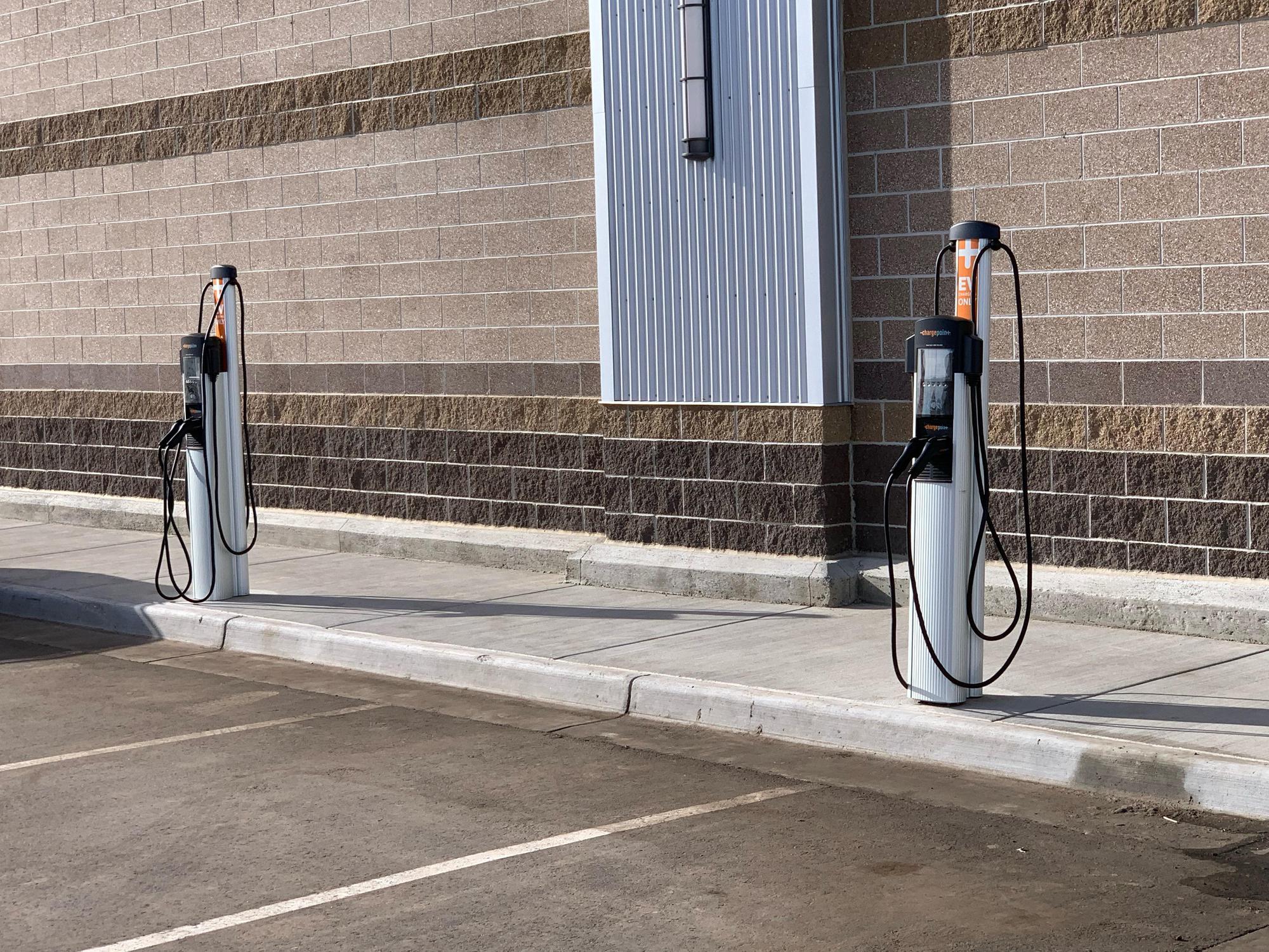 Sprouts Farmers Market (2) Denver, CO EV Station