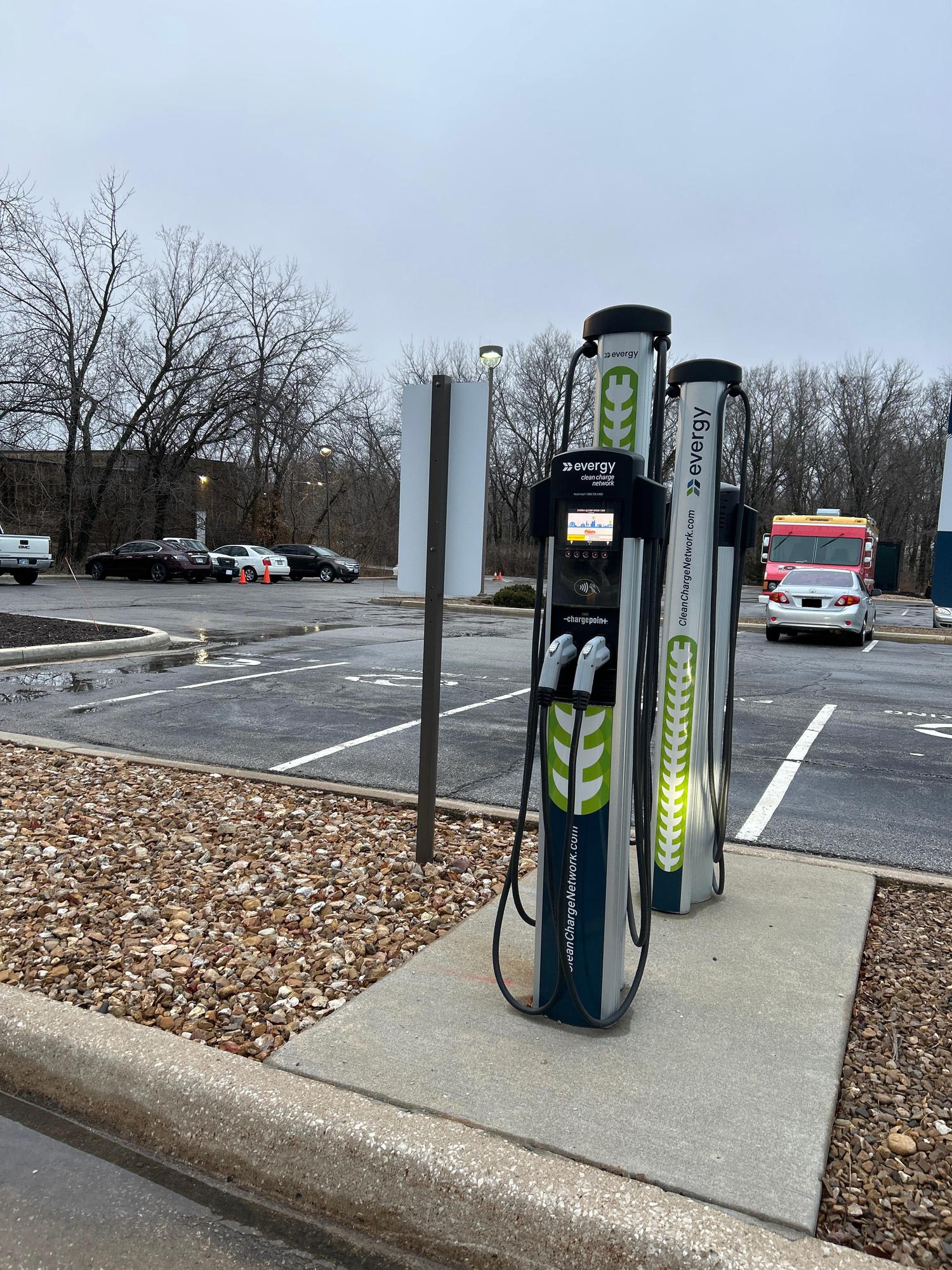 8902 Indian Creek Pkwy Building Overland Park, KS EV Station