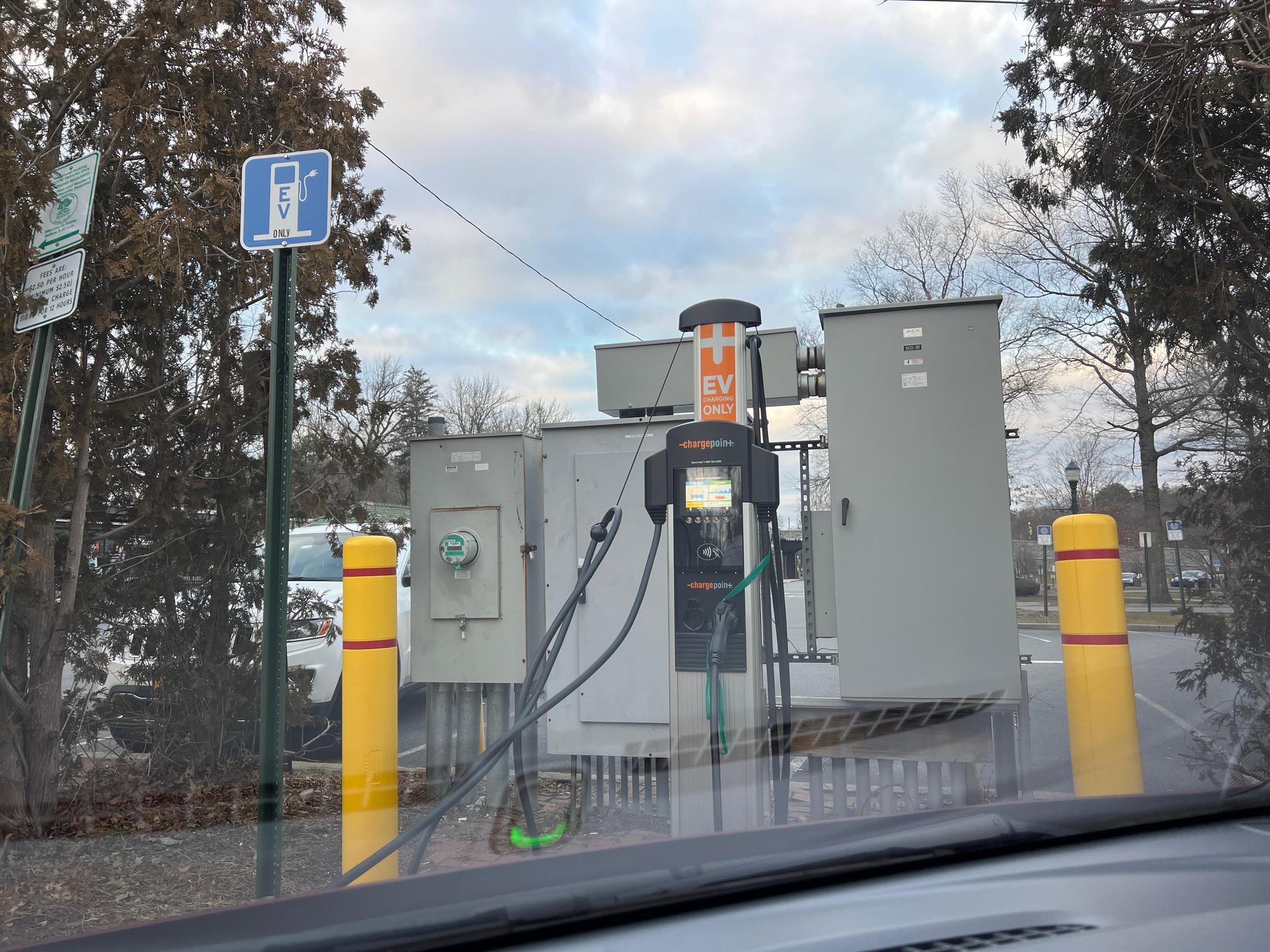 Chappaqua Metro North Rail Station (2) Chappaqua, NY EV Station