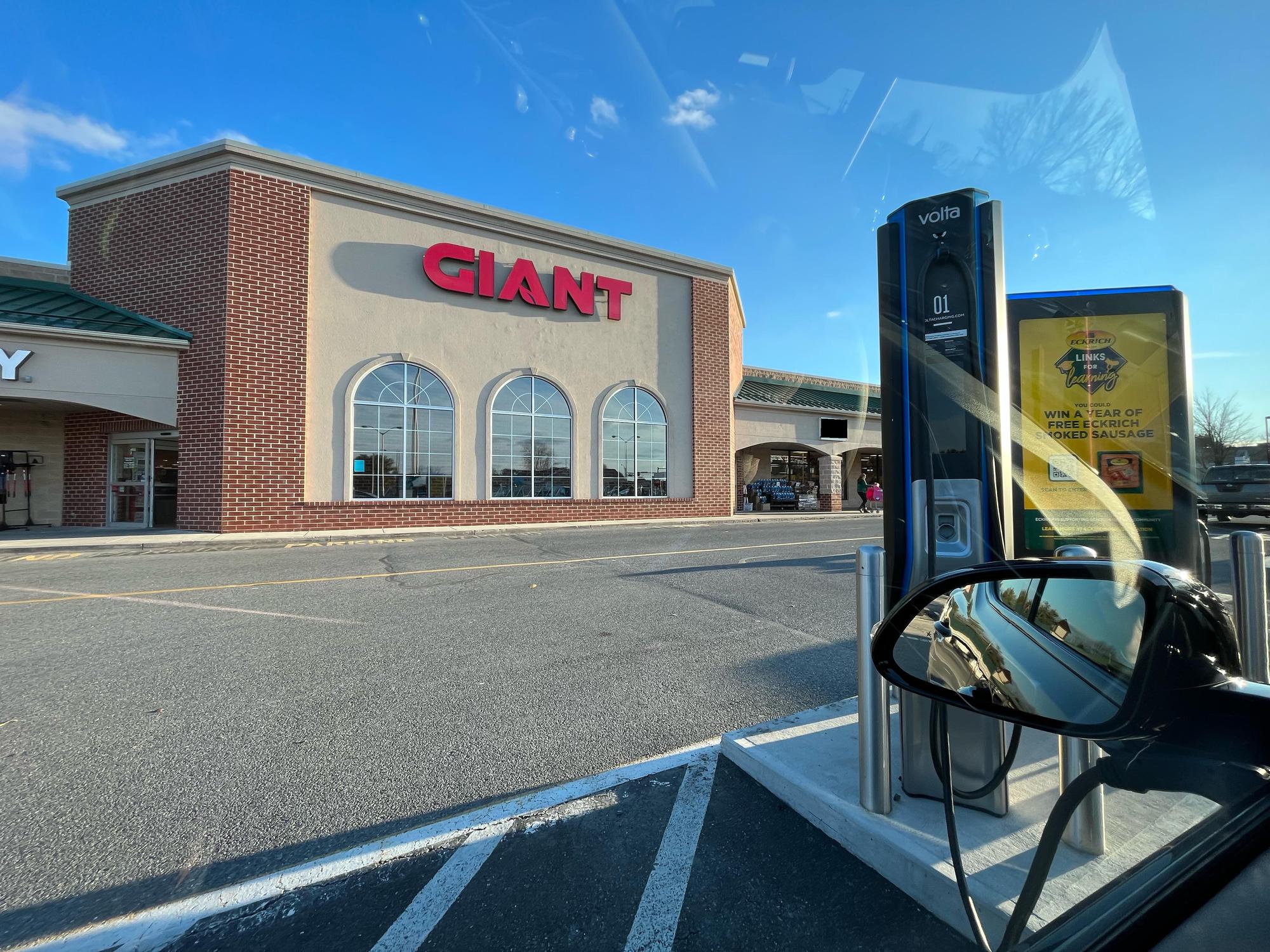 Stonehedge Square Shopping Center Giant Food Carlisle, PA EV Station