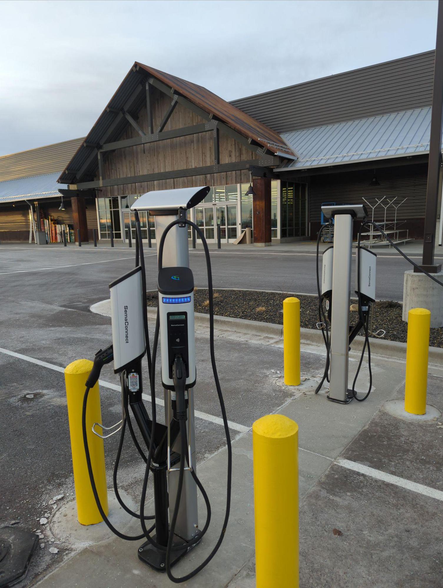 D&B Supply Caldwell, ID EV Station