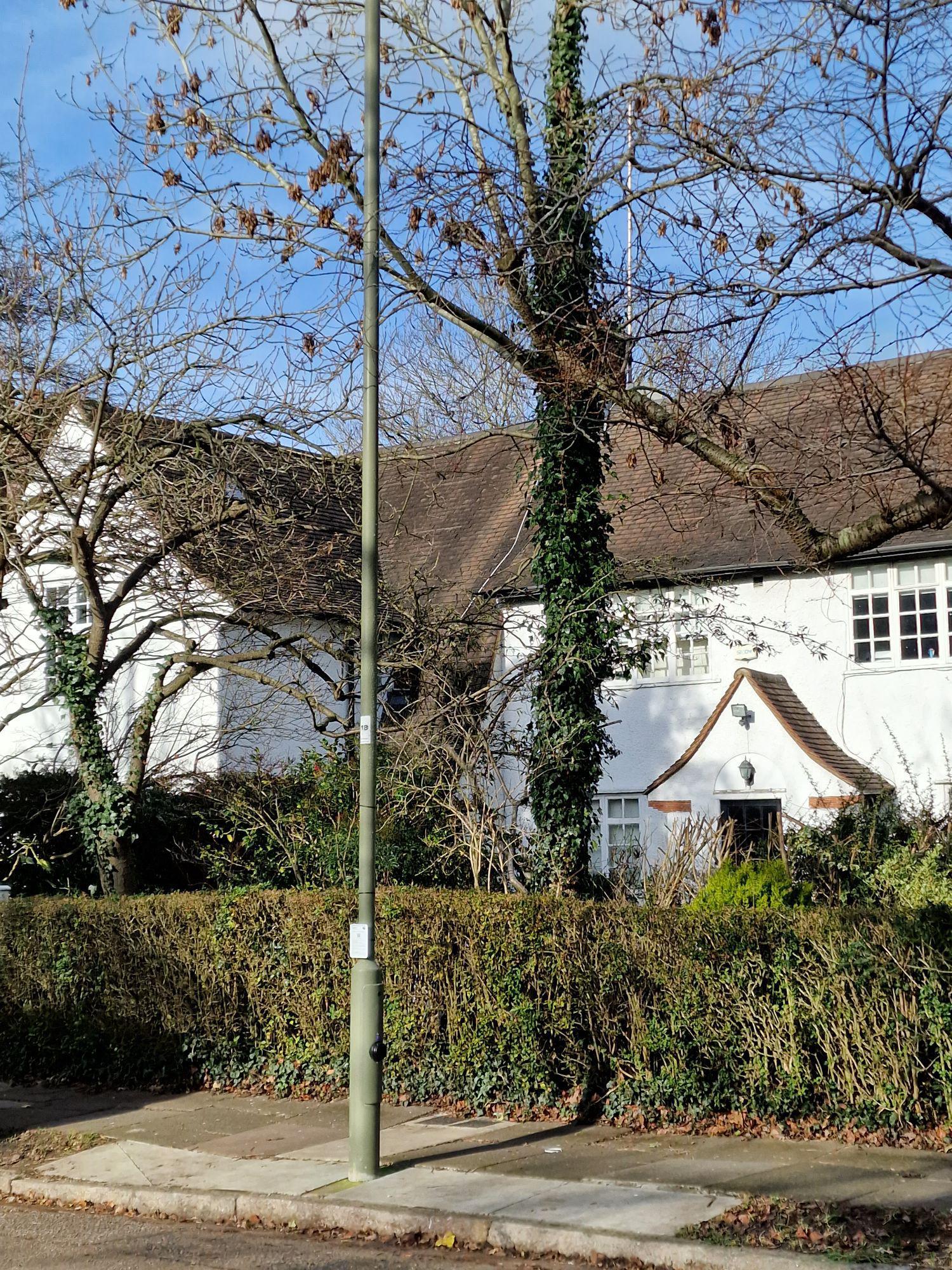 Oakwood Road Parking 101 Oakwood Road, London, NW11 6NY, GBR EV Station