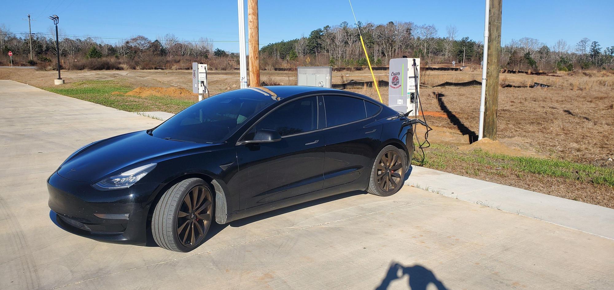 Cuzz’s | Thomasville, AL | EV Station
