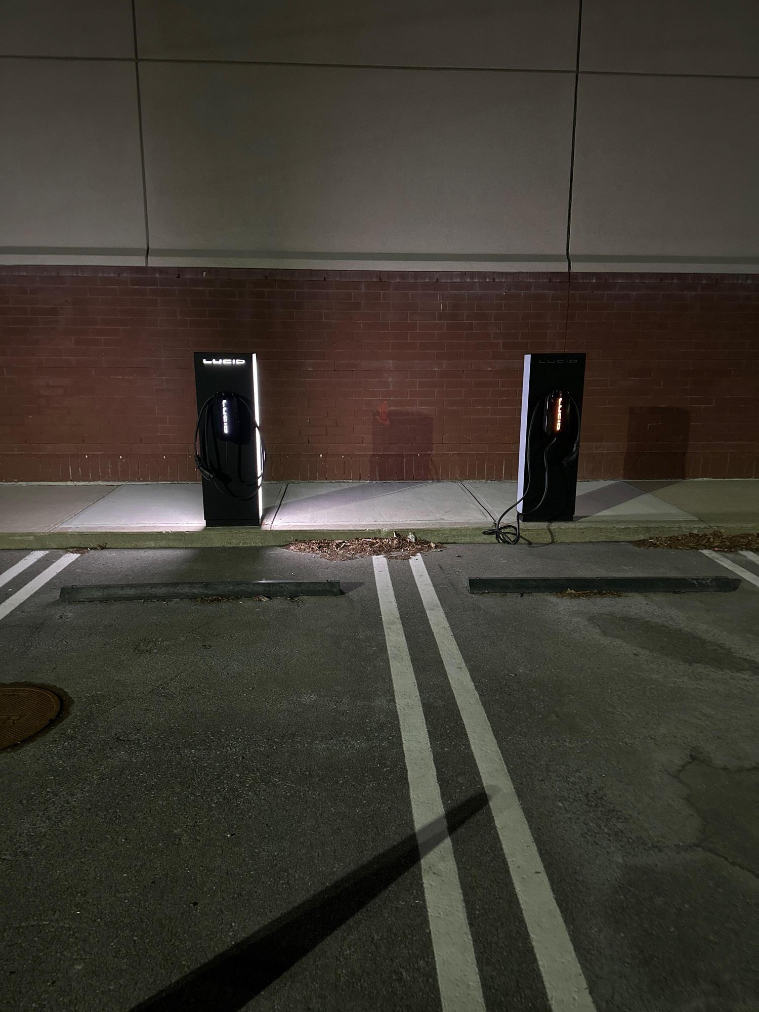 Natick Mall Lucid Motors Natick, MA EV Station