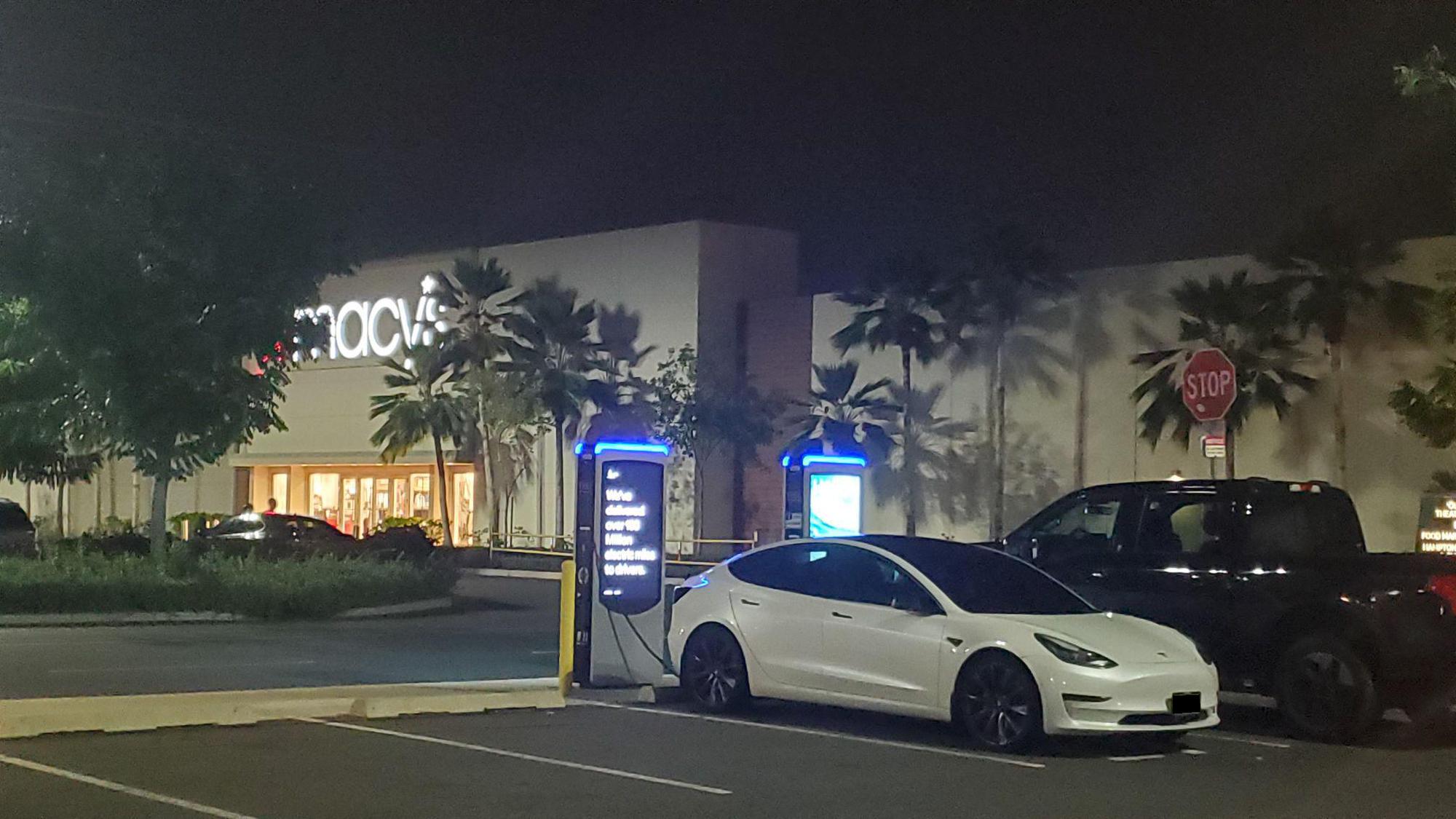 Ka Makana Ali'i Macy's Kapolei, HI EV Station