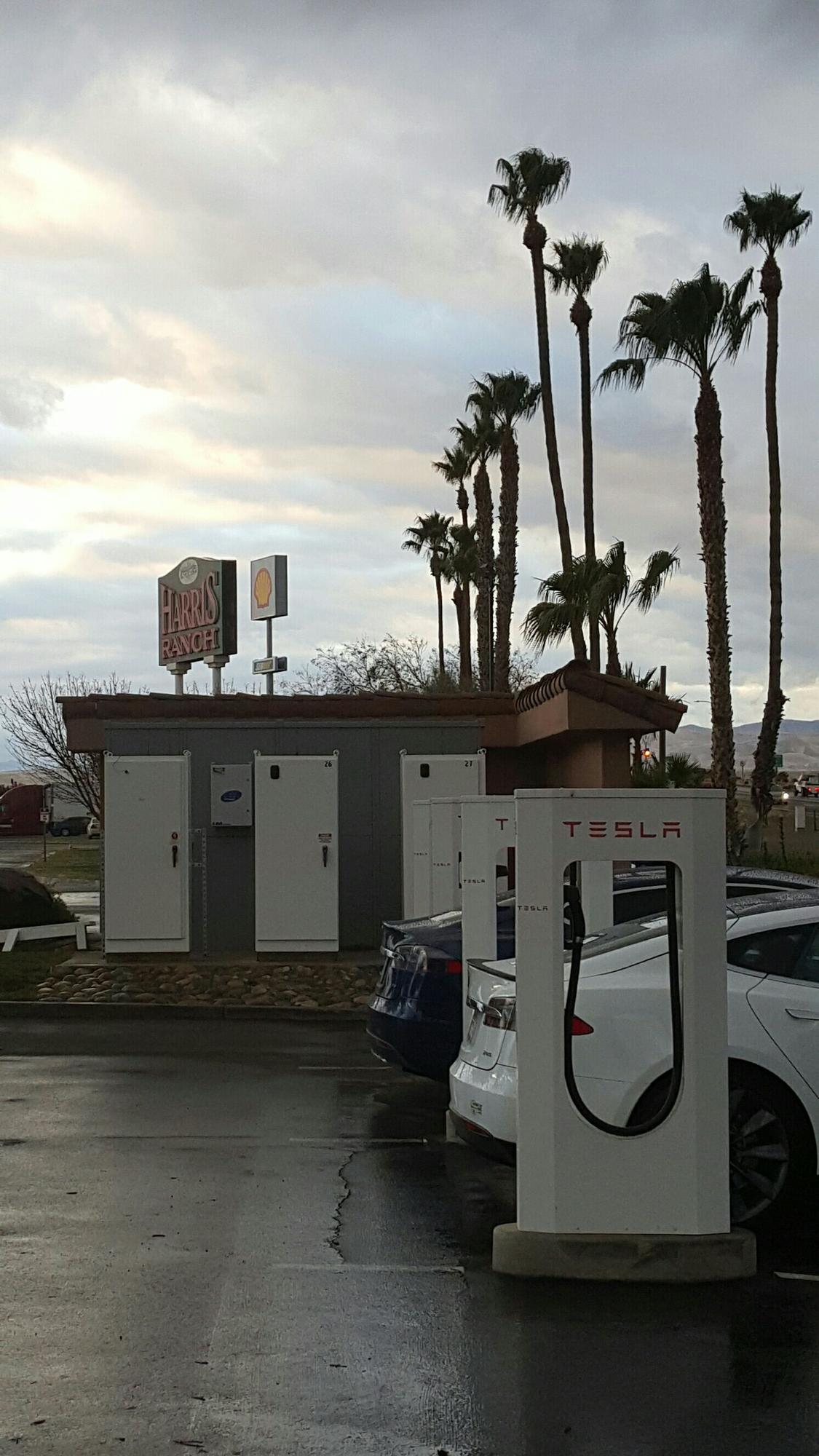 Harris Ranch Inn & Restaurant (2) | Coalinga, CA | EV Station