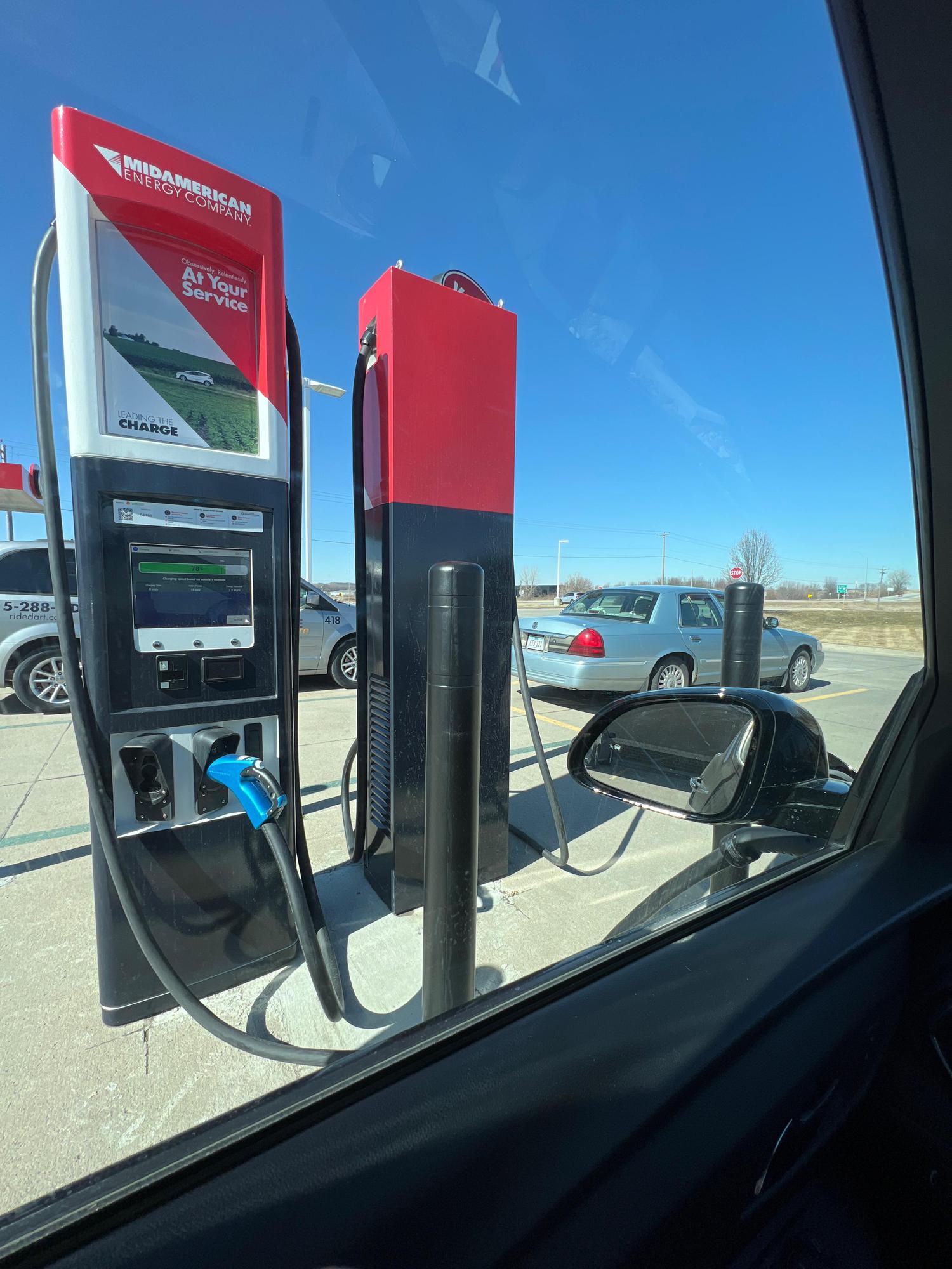 Colfax Kum & Go Colfax, IA EV Station