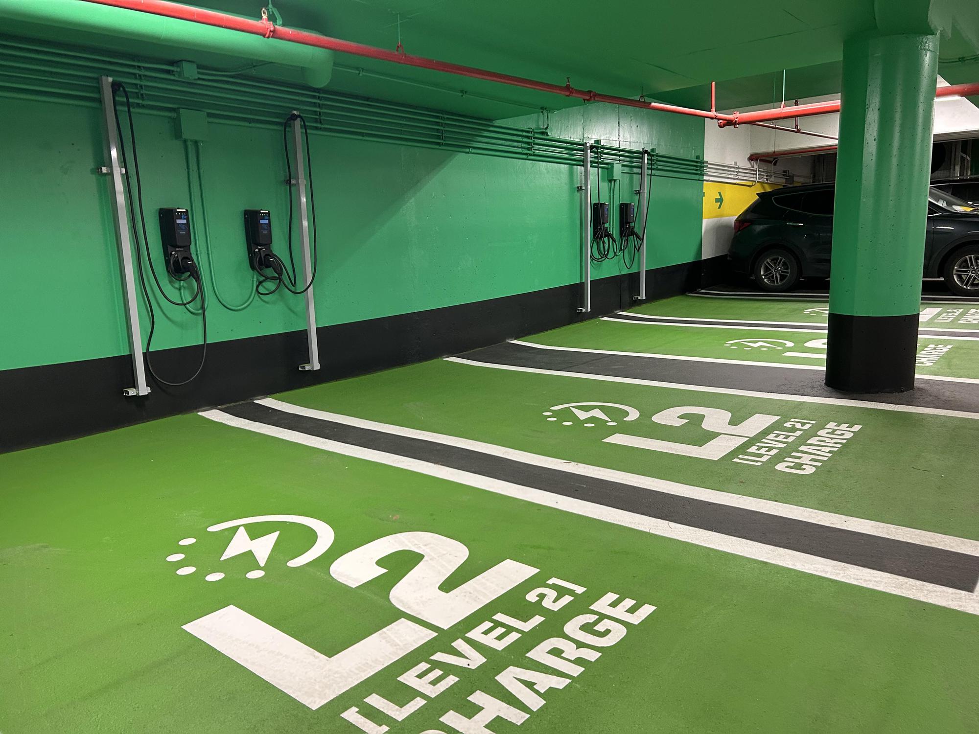 Green P Charging CP 262 10 Soho St Toronto, ON EV Station