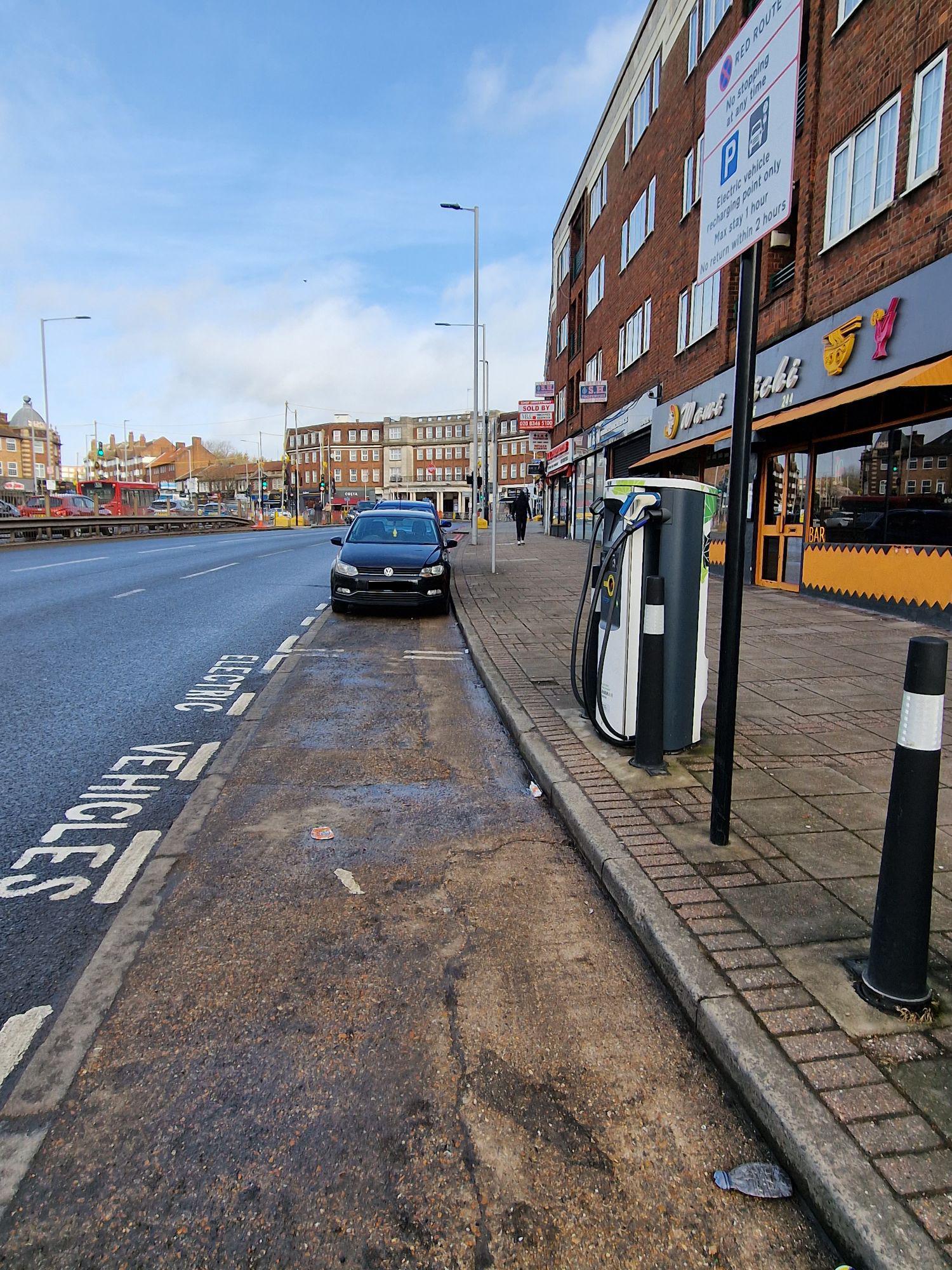 Hendon Way Southbound Parking/Charging 240 Hendon Way, Hendon Central