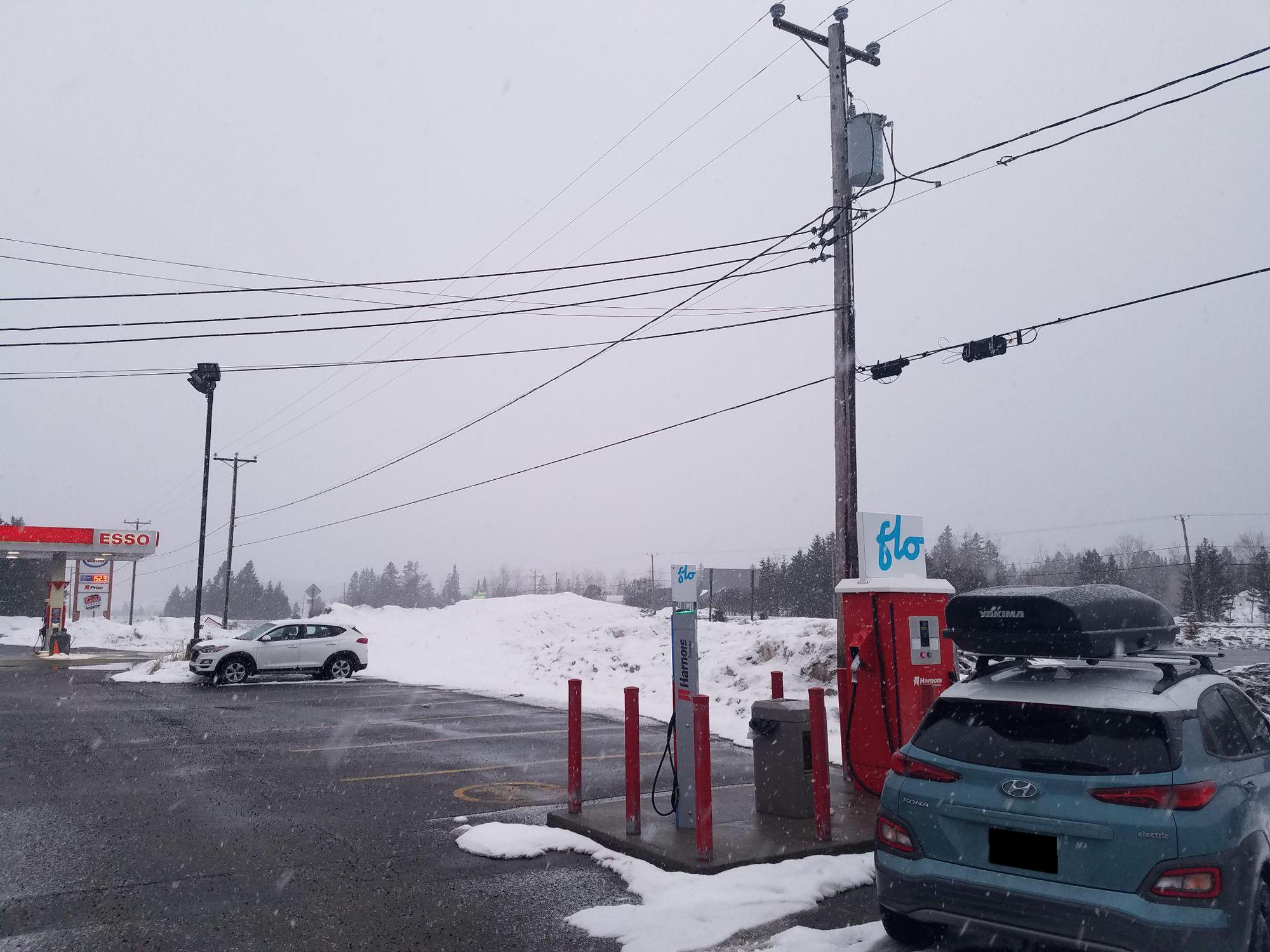 Esso StFaustin SaintFaustinLacCarré, QC EV Station