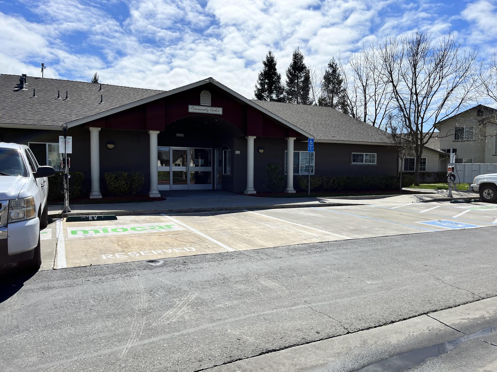 Sand creek apartments Orosi, CA EV Station