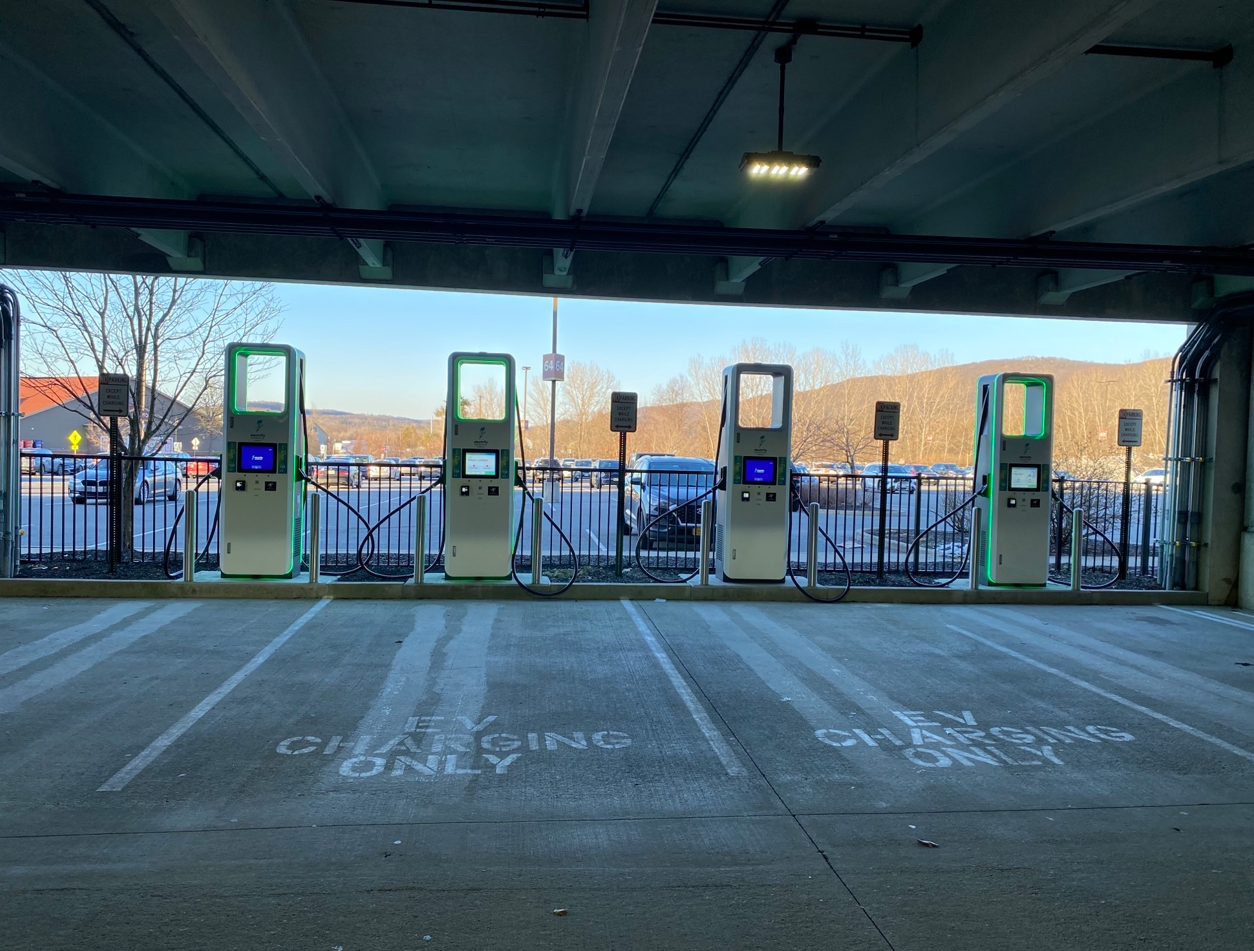 Woodbury Common Premium Outlets (2) Woodbury, NY EV Station