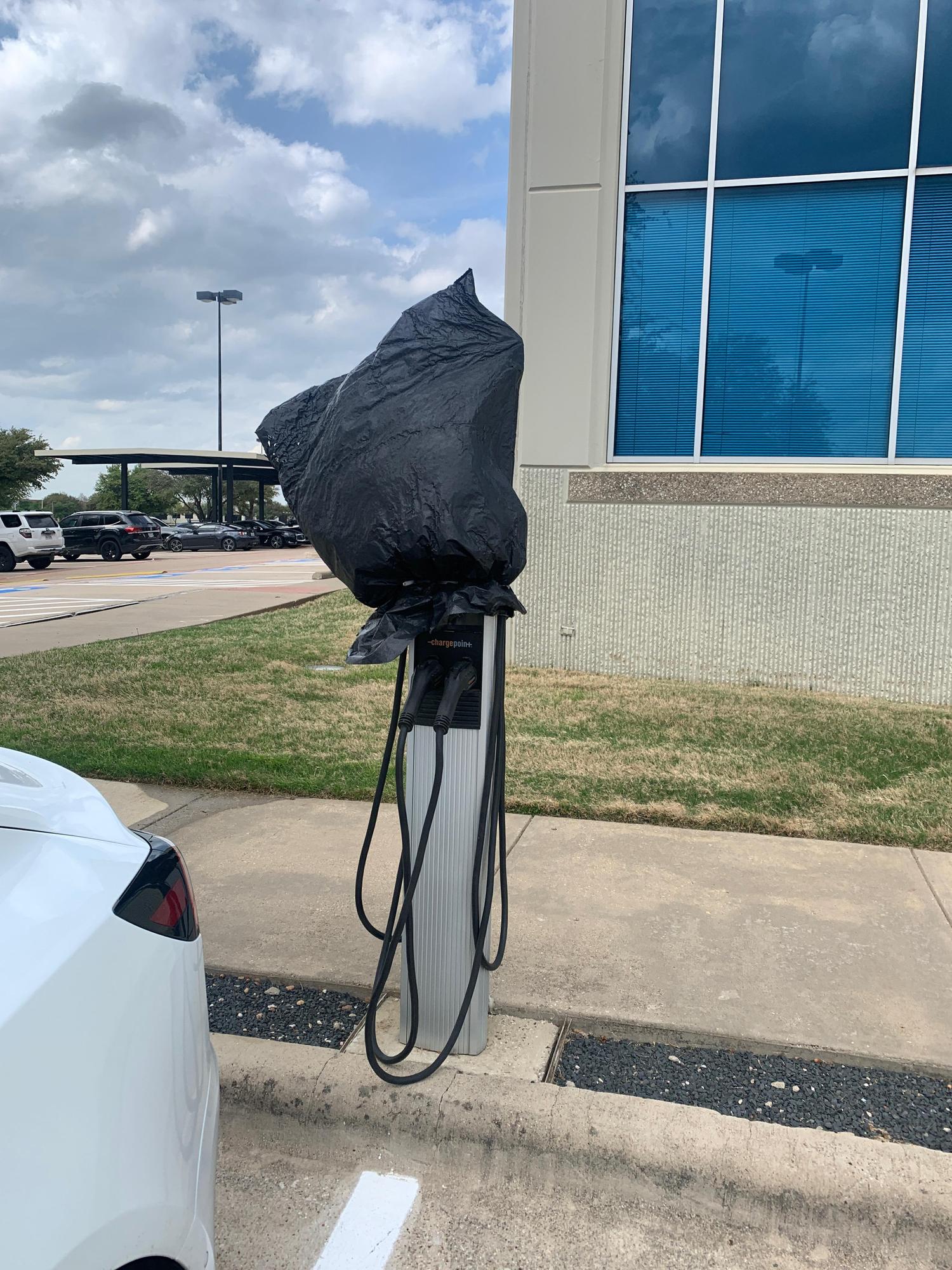 Michaels Corporate Office Headquarters Irving, TX EV Station